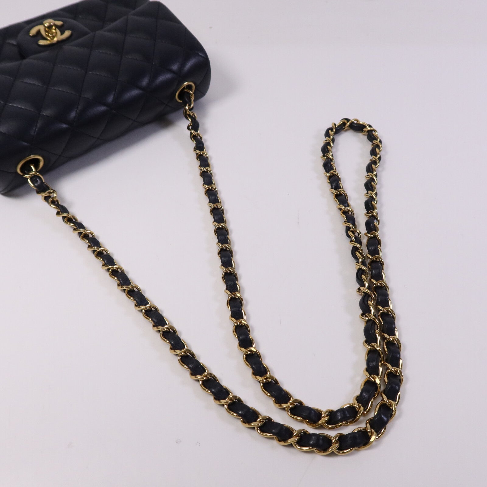 CHANEL 羊皮皮革Mini Classic 20金扣鏈帶肩背袋