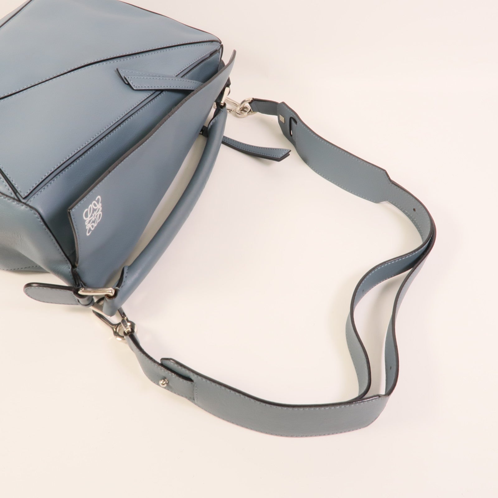 LOEWE 牛皮皮革Puzzle Medium手挽肩背兩用袋