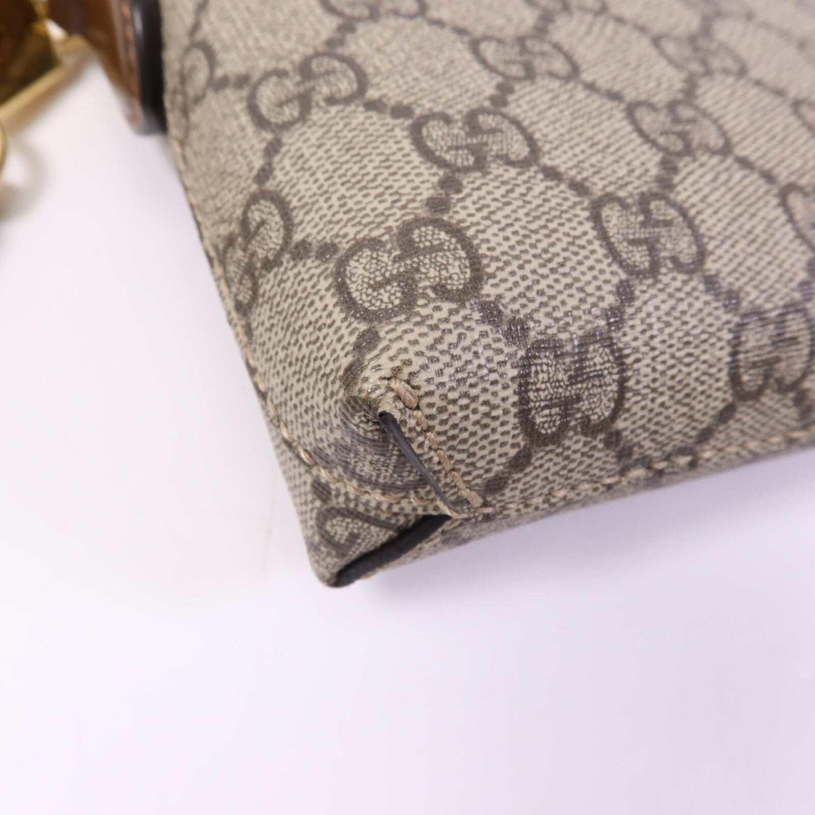 GUCCI 塗層帆布Interlocking G Messenger Bag金扣肩背袋