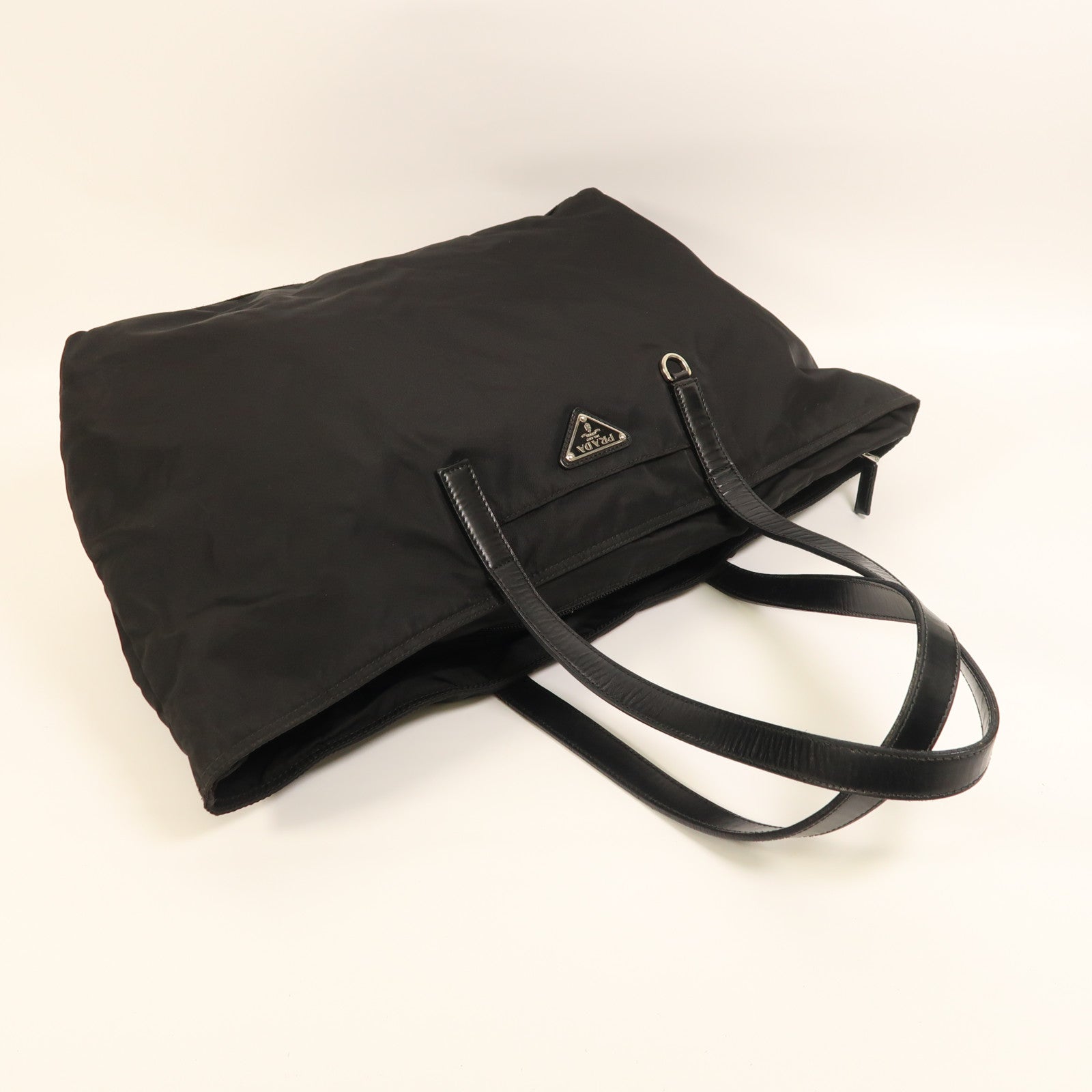 PRADA 尼龍Shoulder Bag銀扣肩背袋