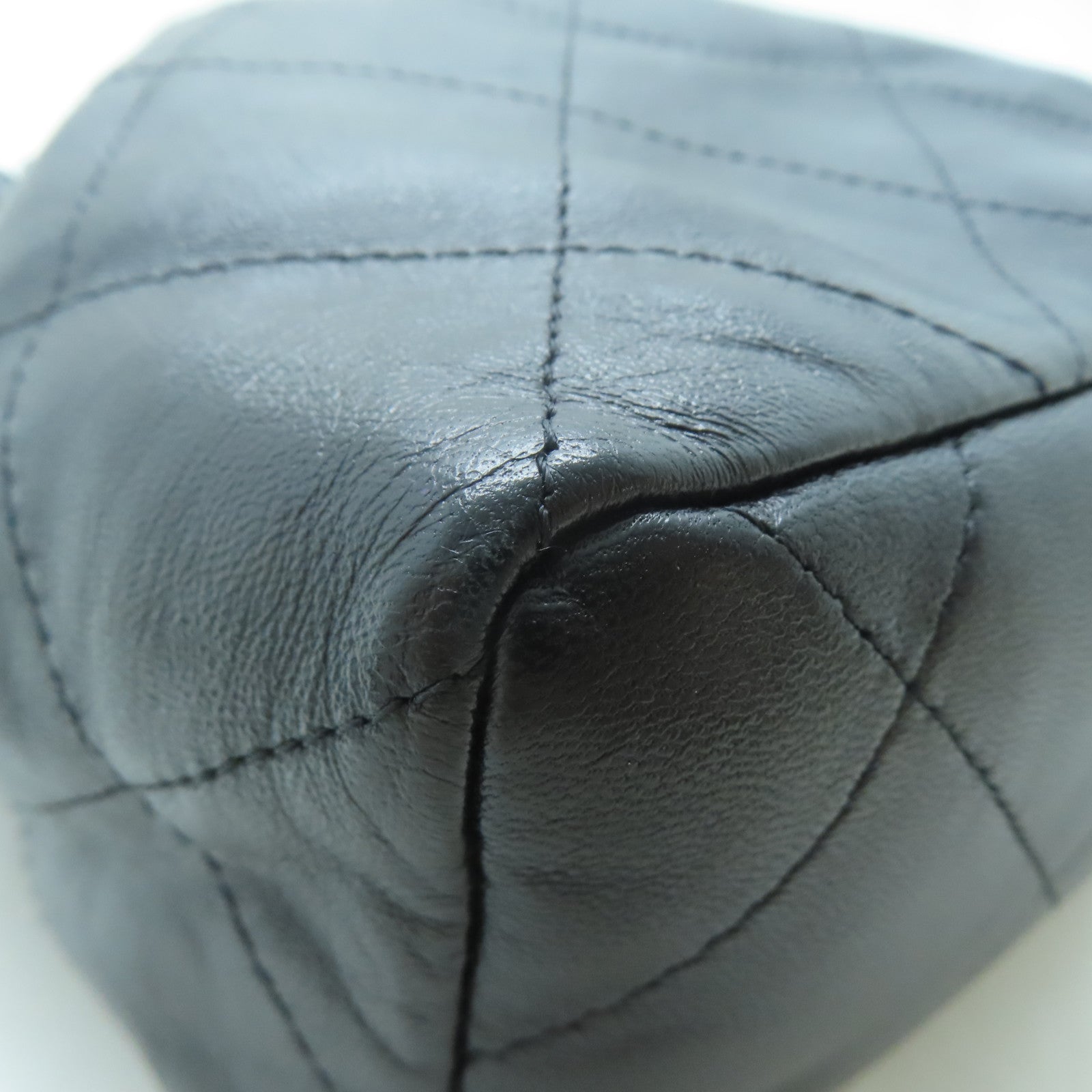 CHANEL 羊皮皮革Mini Bucket Bag金扣鏈帶手挽肩背兩用袋黑色