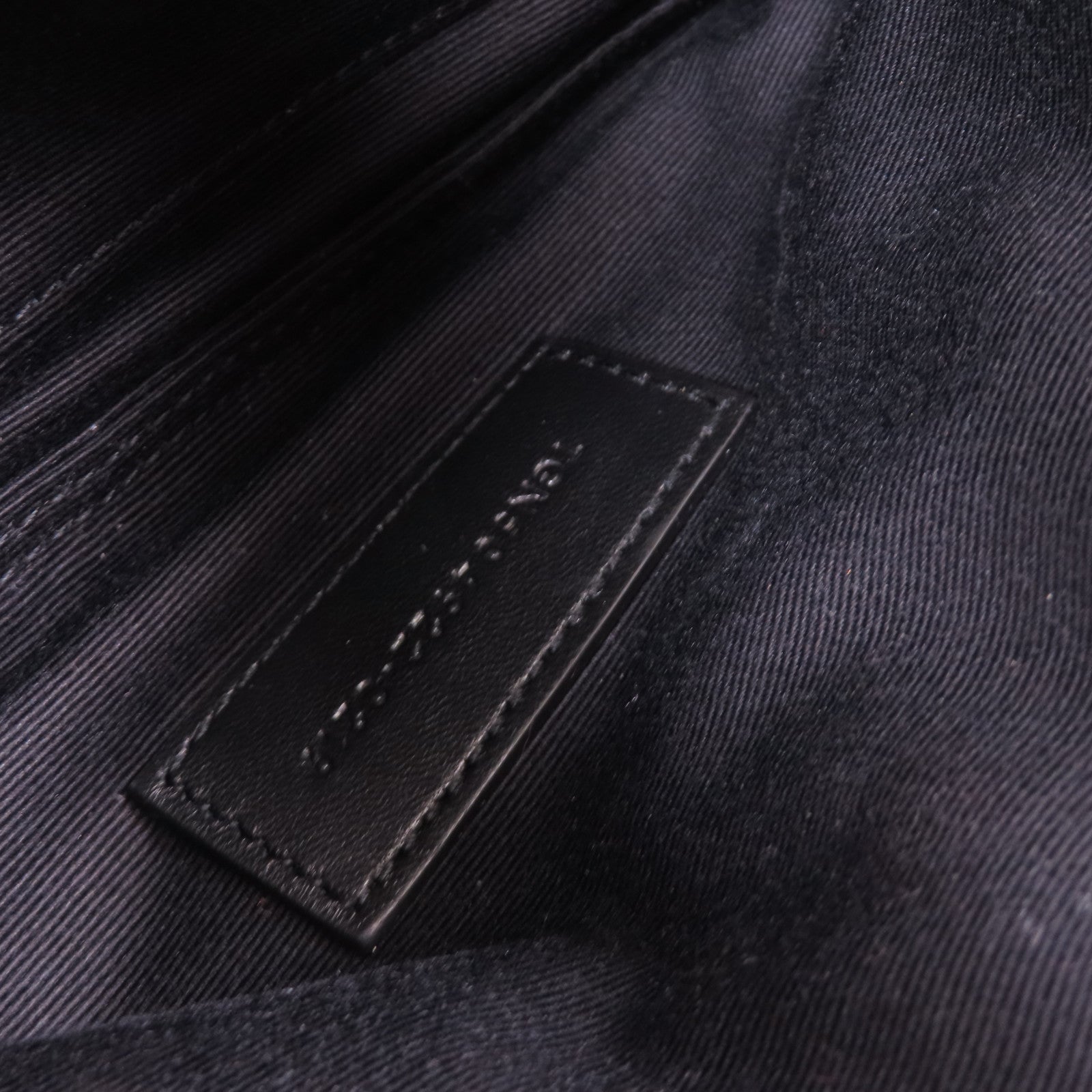 SAINT LAURENT 牛皮皮革Pouch金扣手拿包