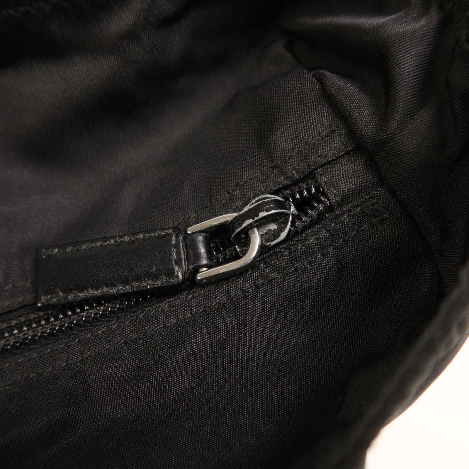 PRADA 尼龍Shoulder Bag銀扣肩背袋