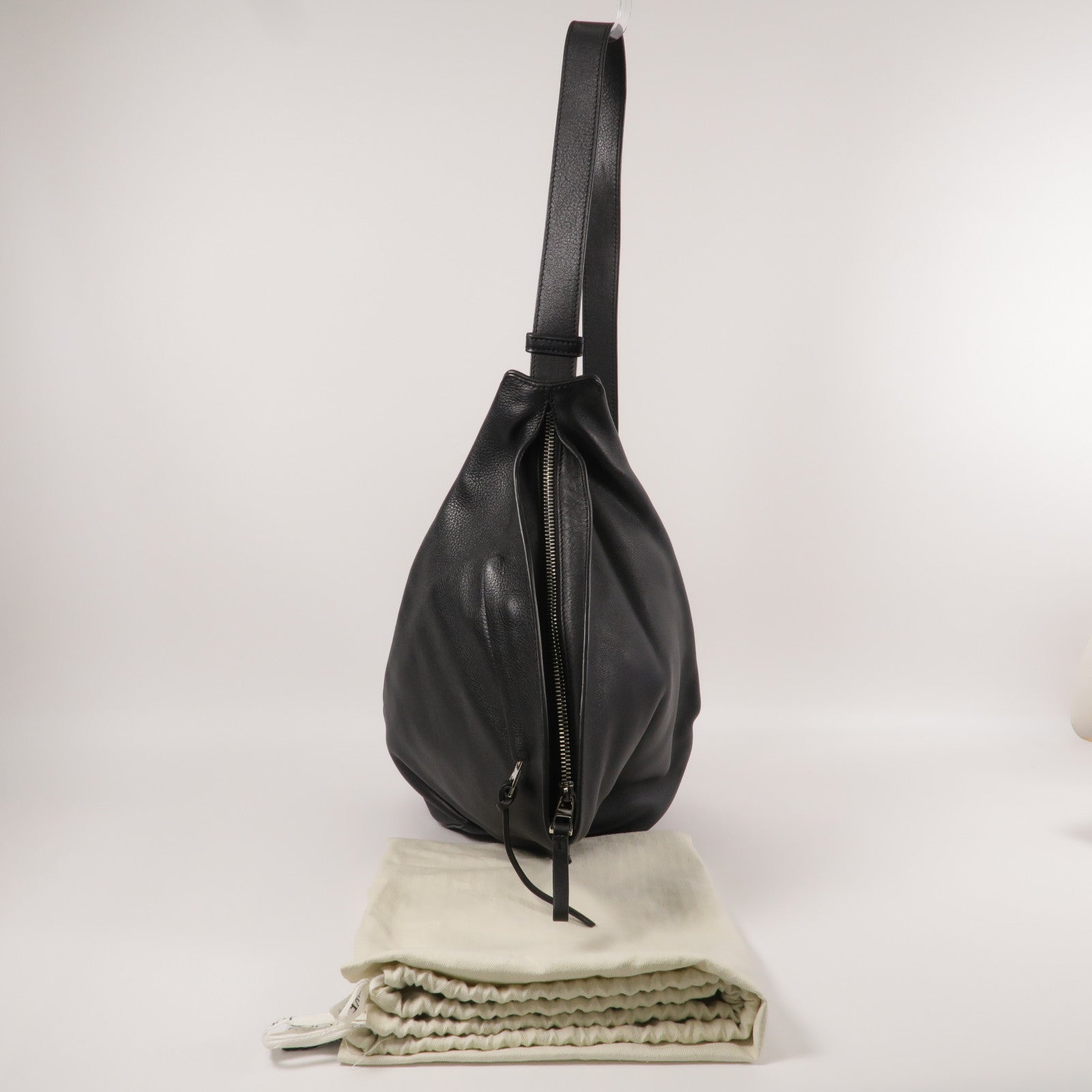 LOEWE 牛皮皮革Anton Sling肩背袋