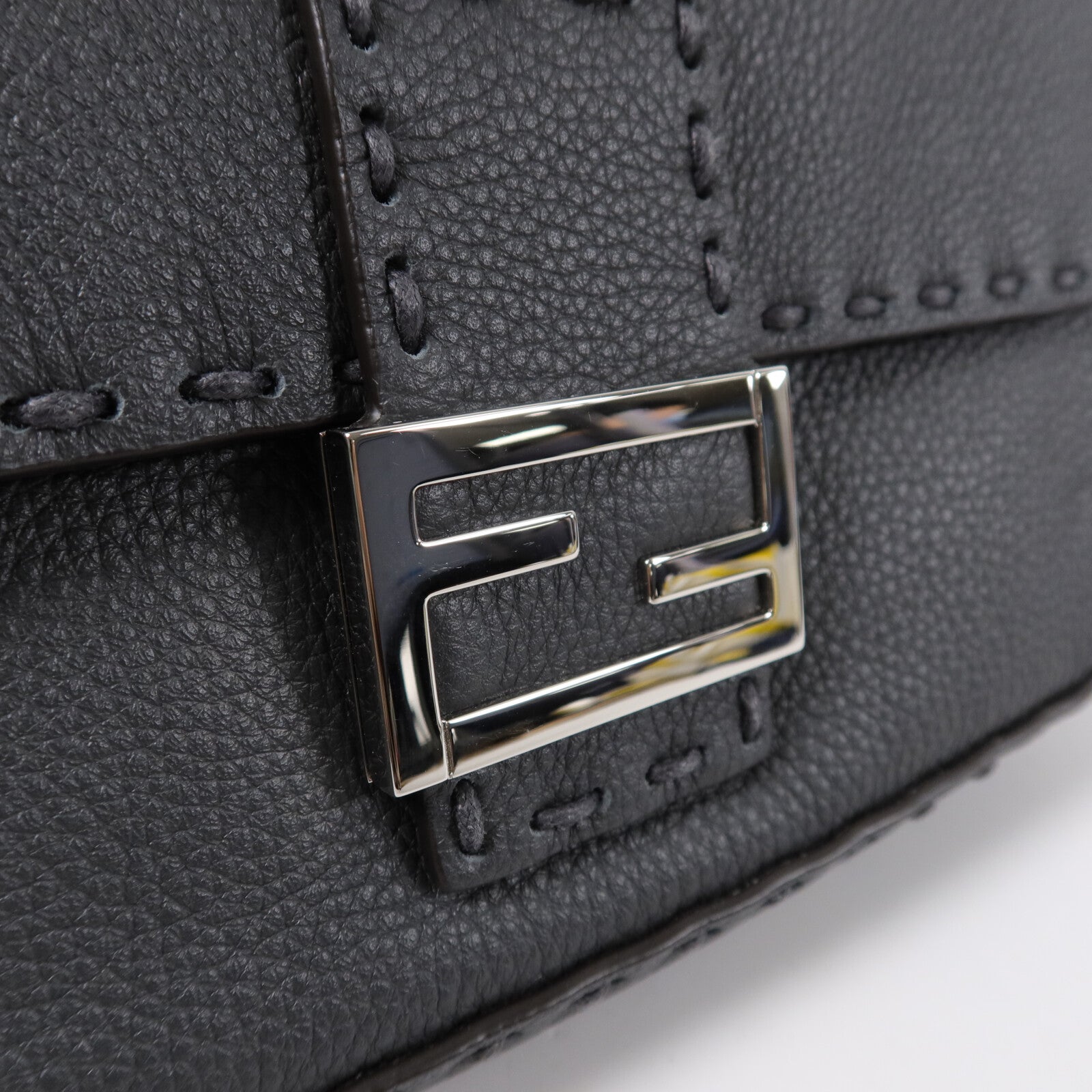 FENDI 牛皮皮革Baguette Bag手挽肩背兩用袋