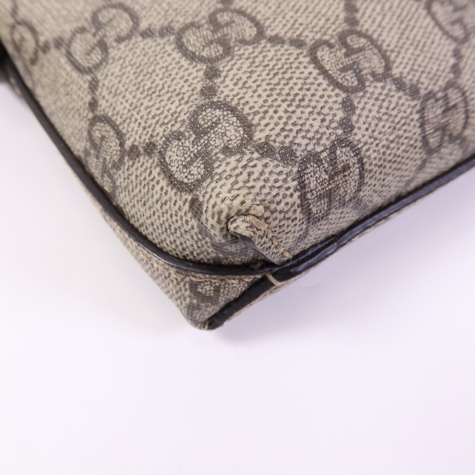 GUCCI 塗層帆布Interlocking G Messenger Bag金扣肩背袋