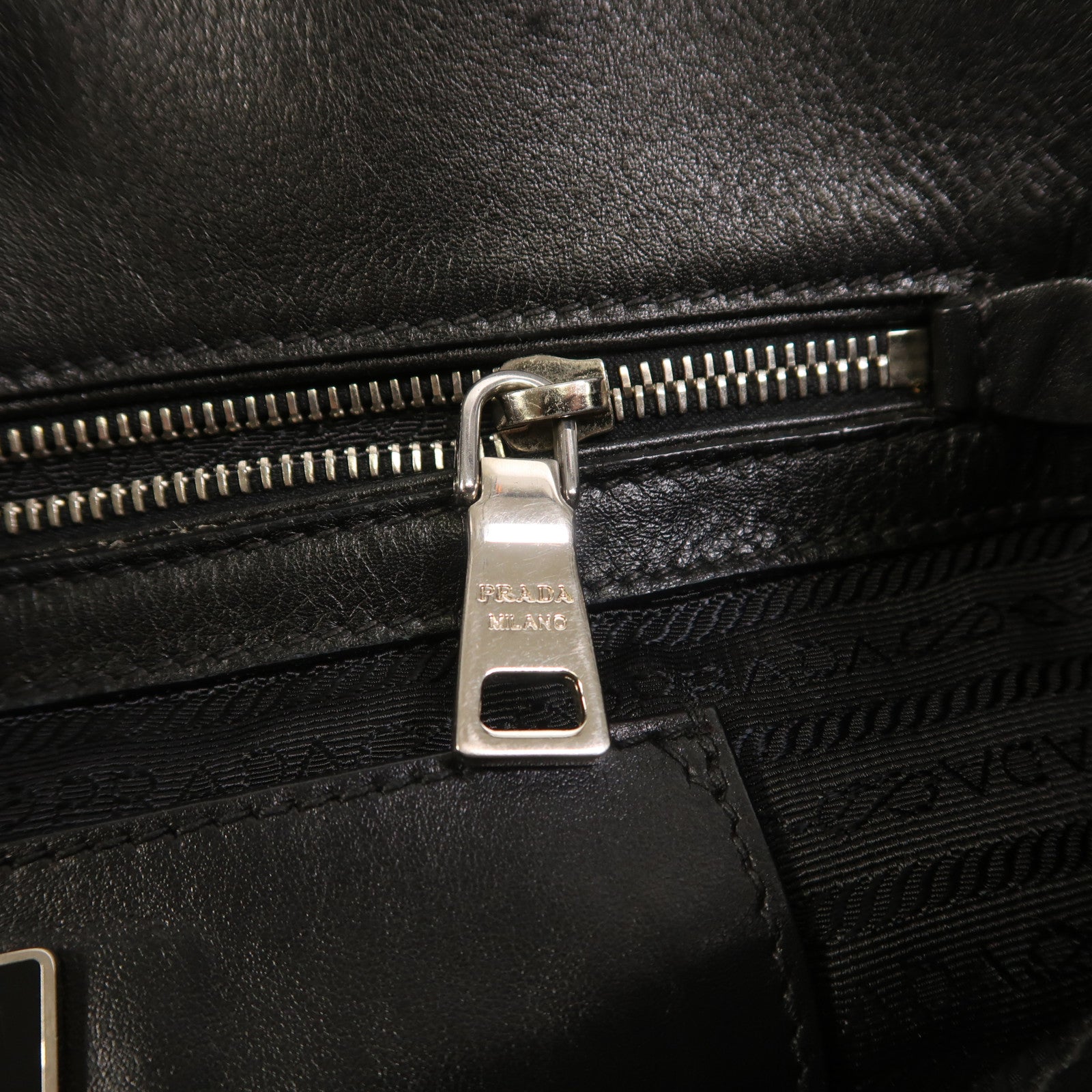 PRADA 牛皮皮革2Way Shoulder銀扣手挽肩背兩用袋