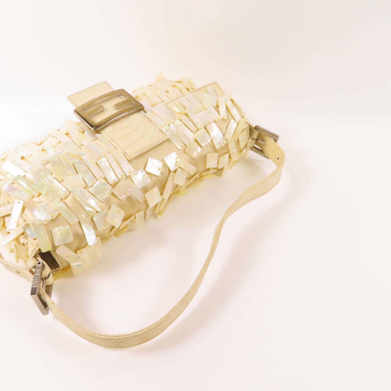 FENDI 絲綢Baguette Pearl銀扣肩背袋