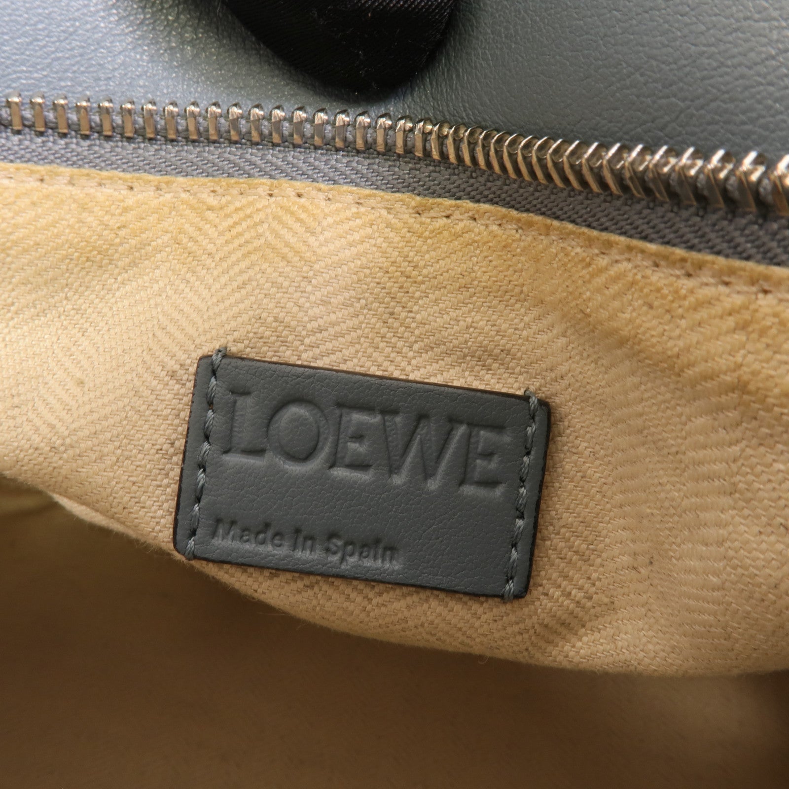 LOEWE 牛皮皮革Puzzle Medium手挽肩背兩用袋