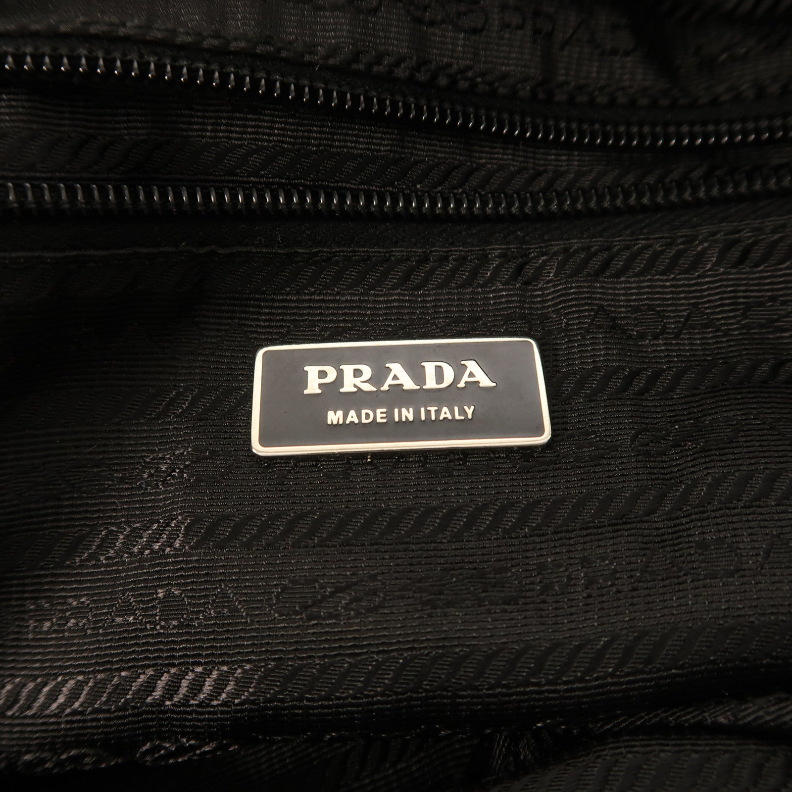 PRADA 尼龍Shoulder Bag銀扣肩背袋