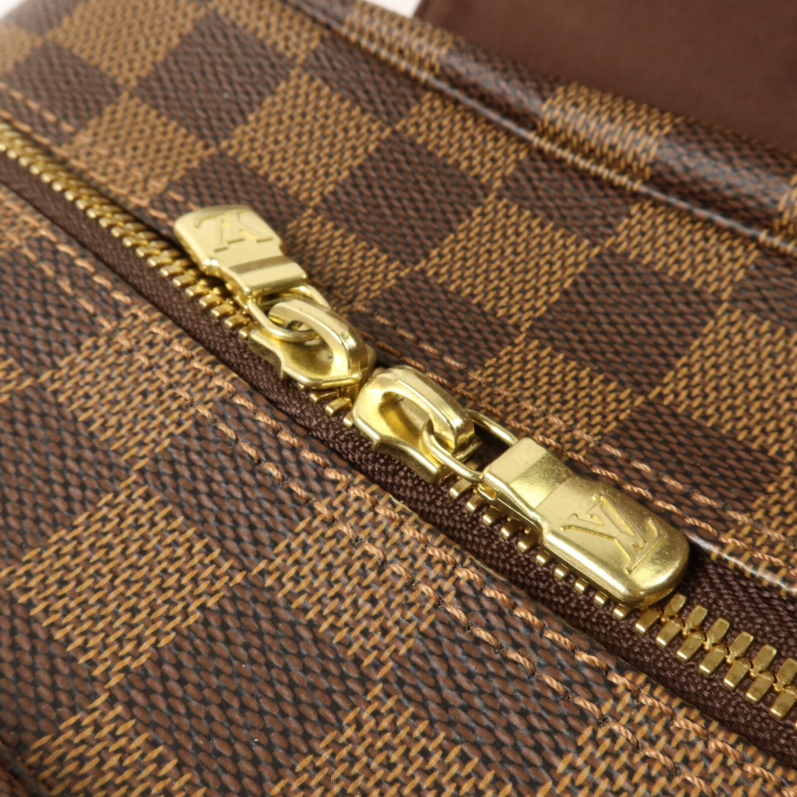 LOUIS VUITTON Damier Naviglio肩背袋