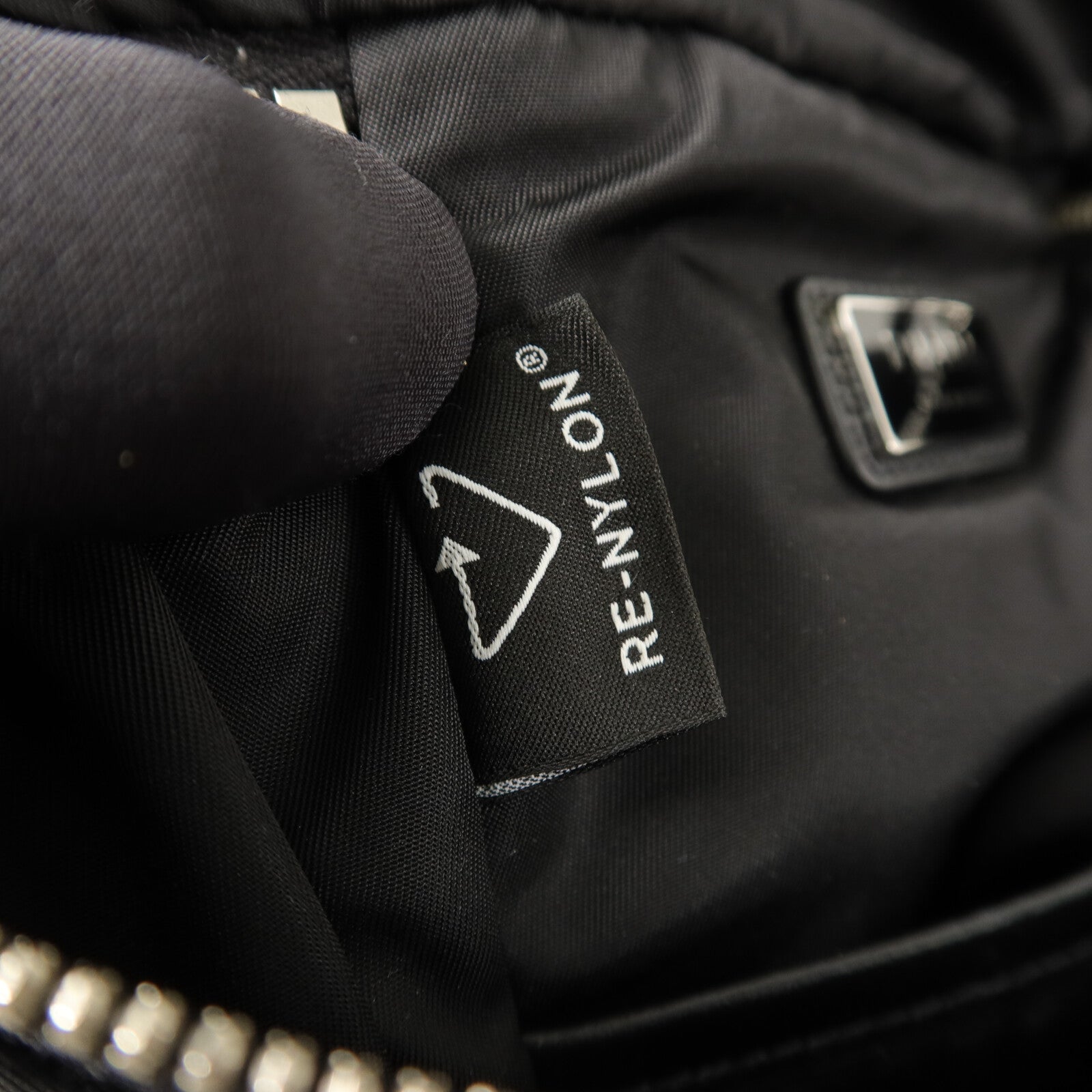 PRADA 尼龍Triangle Classic Crossbody Bag肩背袋