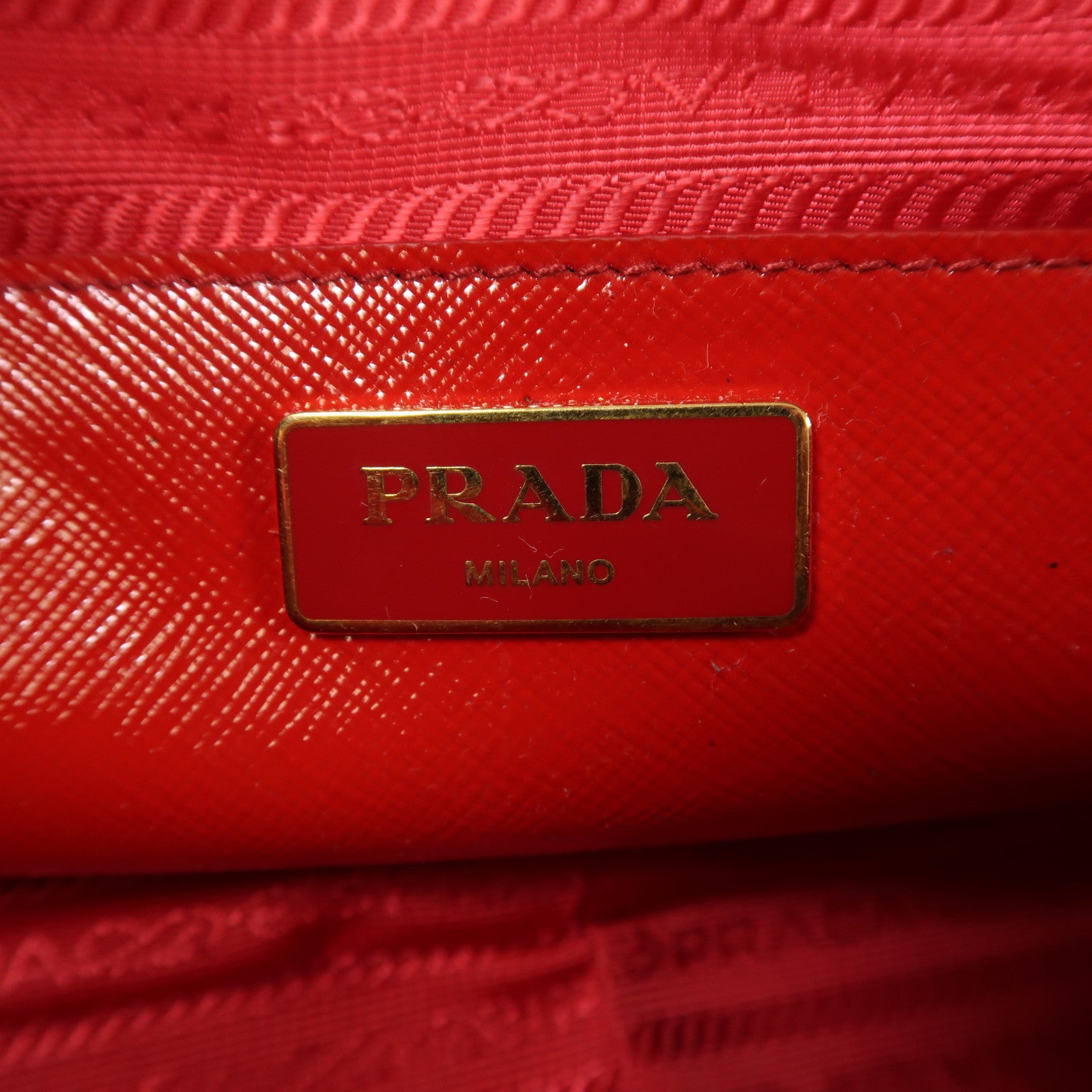 PRADA Saffiano Vernic 2 Way Shoulder金扣手挽肩背兩用袋