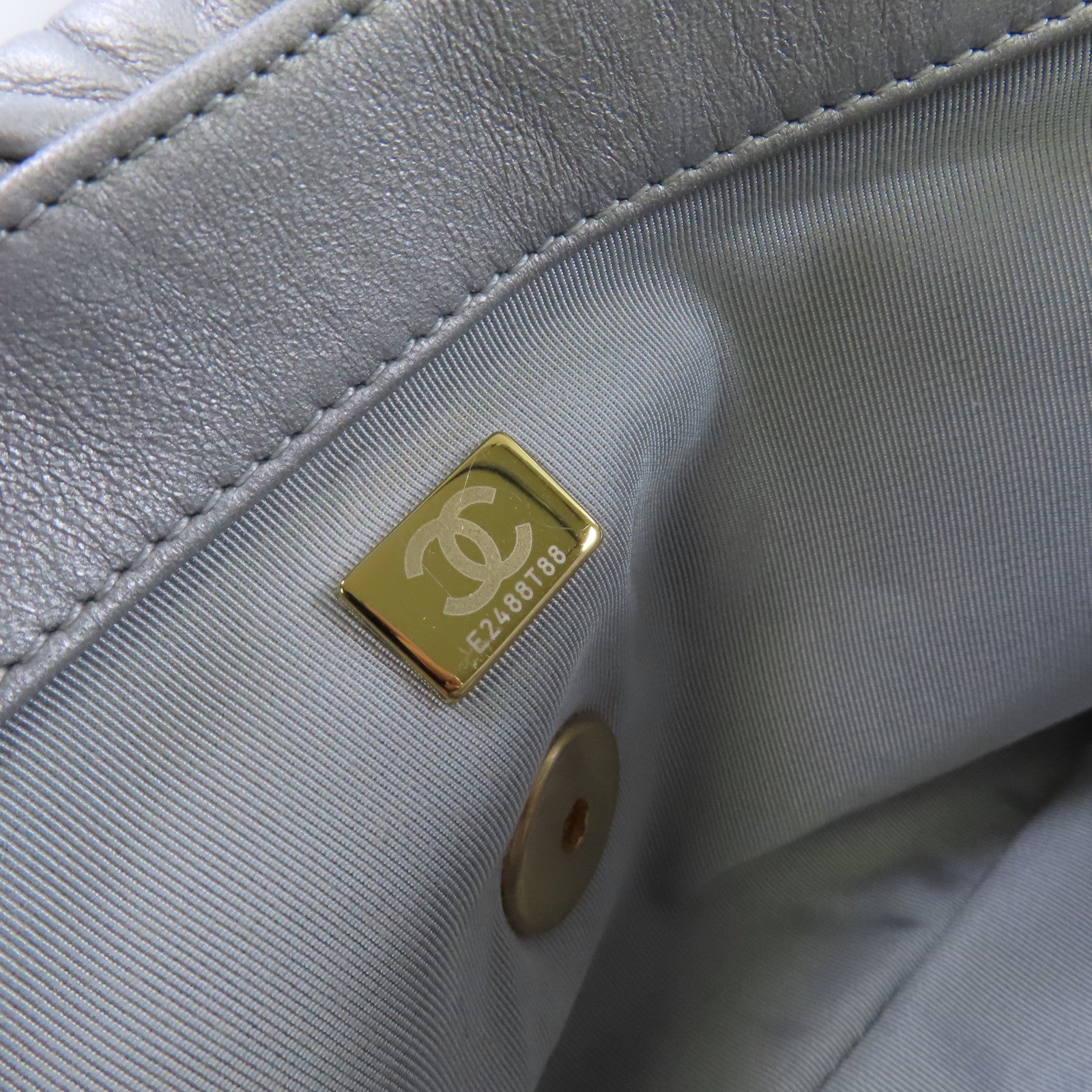 CHANEL 菱格牛皮皮革Chanel 19 2Way Shoulder Bag金扣手挽肩背兩用袋銀色