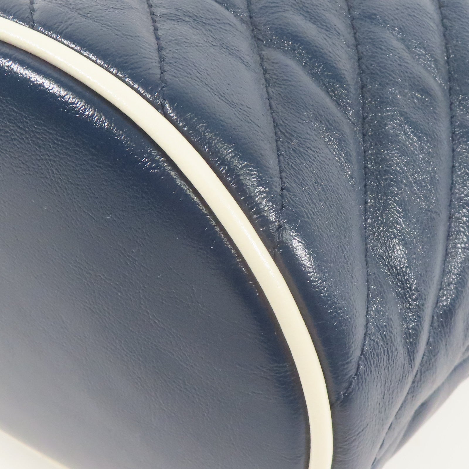 GUCCI 牛皮皮革GG Marmont Bucket銀扣鏈帶肩背袋