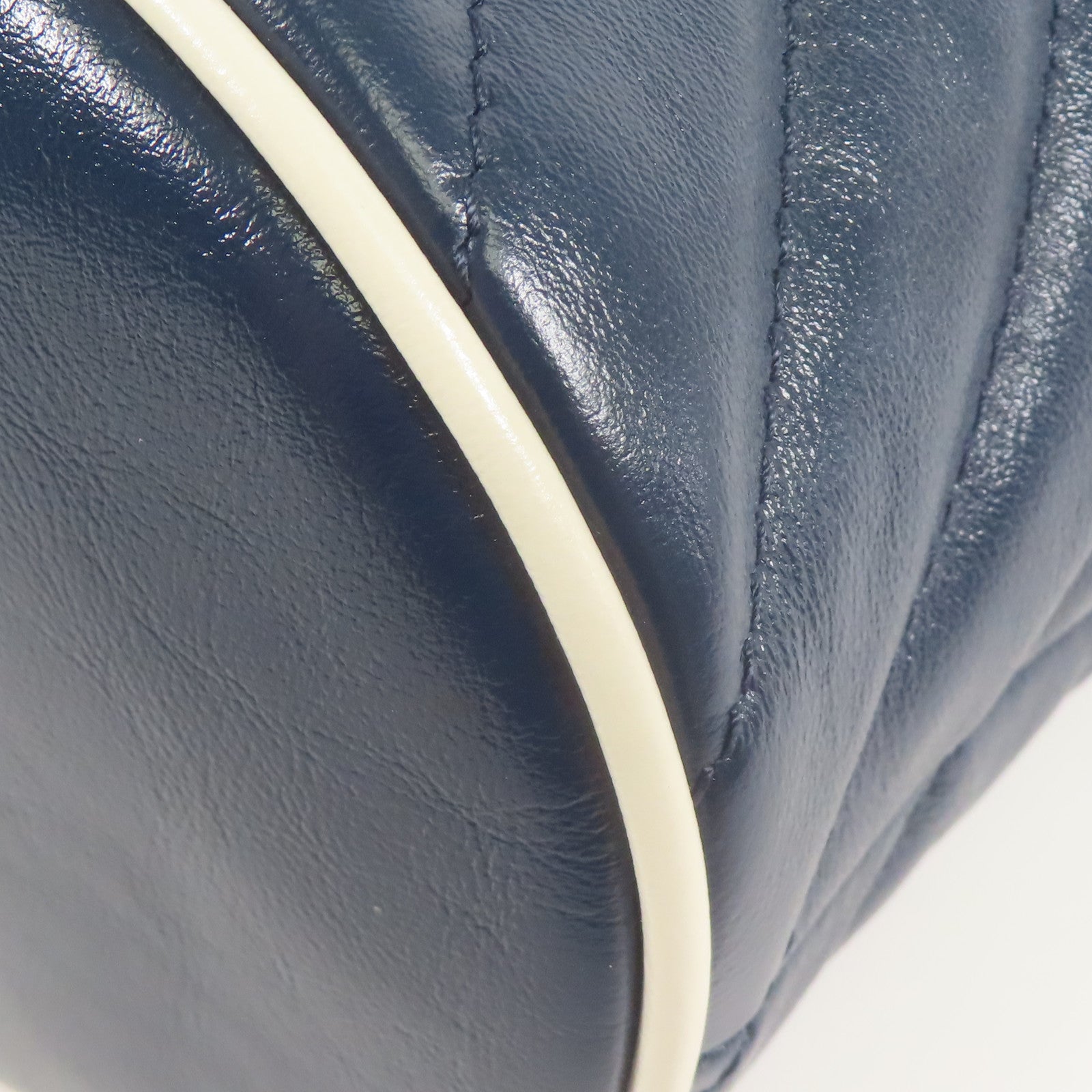 GUCCI 牛皮皮革GG Marmont Bucket銀扣鏈帶肩背袋