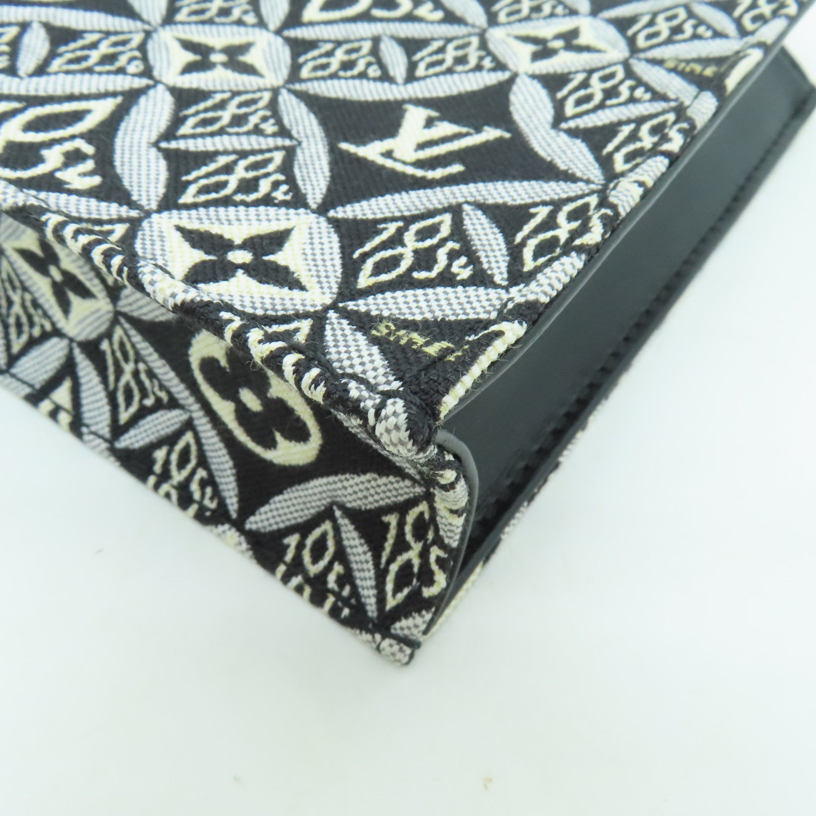 LOUIS VUITTON 【清倉大減價】Monogram Jacquard Since 1854 Petit Sac Plat金扣手挽肩背兩用袋黑色/白色