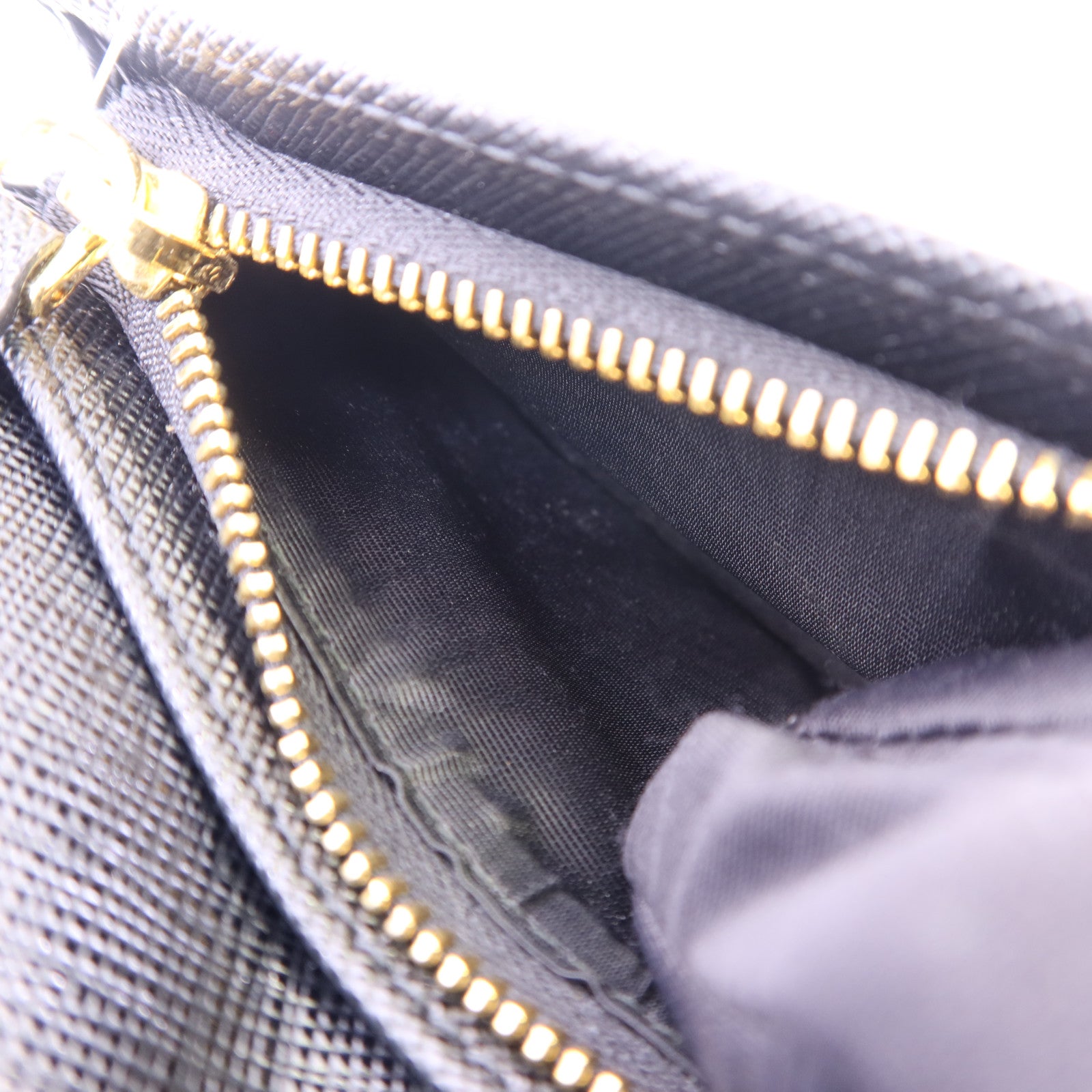 PRADA 牛皮皮革Wallet金扣錢包