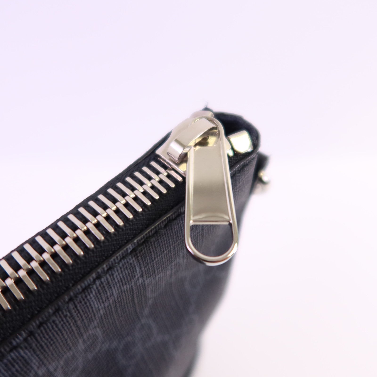 GUCCI 【激減優惠】塗層帆布GG Supreme銀扣肩背袋