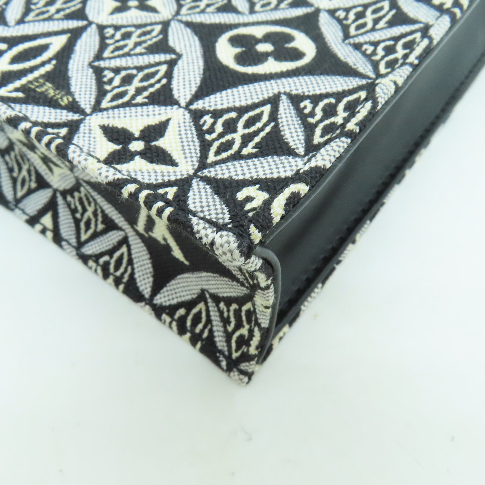 LOUIS VUITTON 【清倉大減價】Monogram Jacquard Since 1854 Petit Sac Plat金扣手挽肩背兩用袋黑色/白色