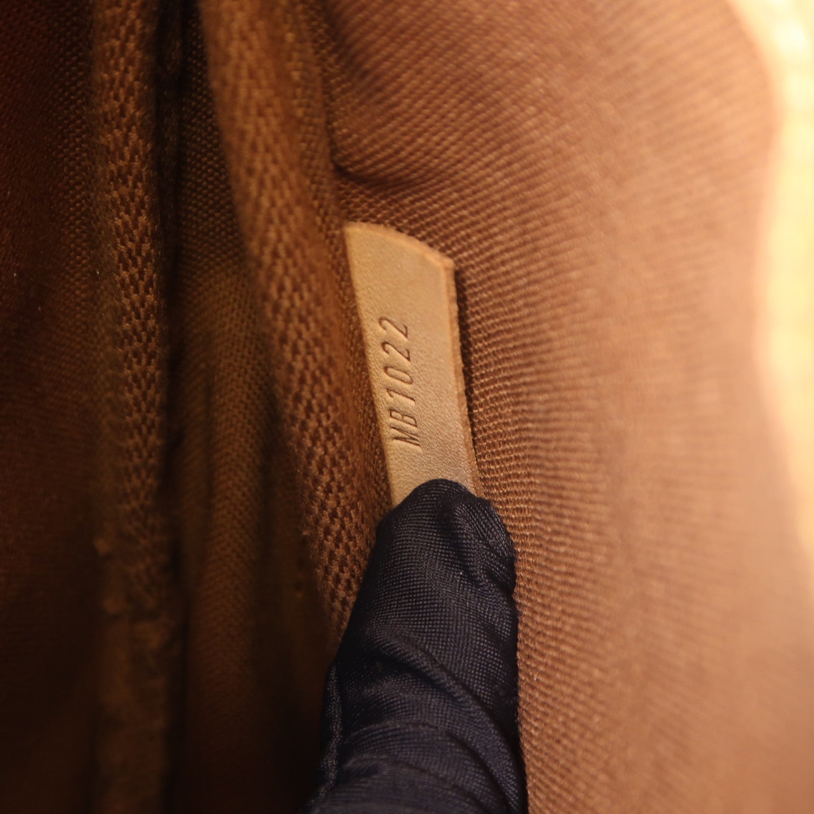 LOUIS VUITTON Monogram Saumur 30金扣肩背袋