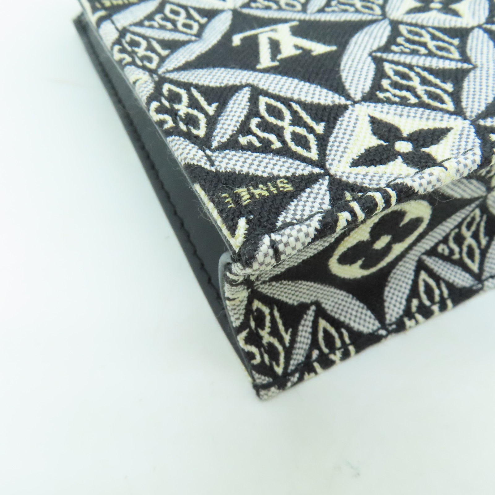 LOUIS VUITTON 【清倉大減價】Monogram Jacquard Since 1854 Petit Sac Plat金扣手挽肩背兩用袋黑色/白色