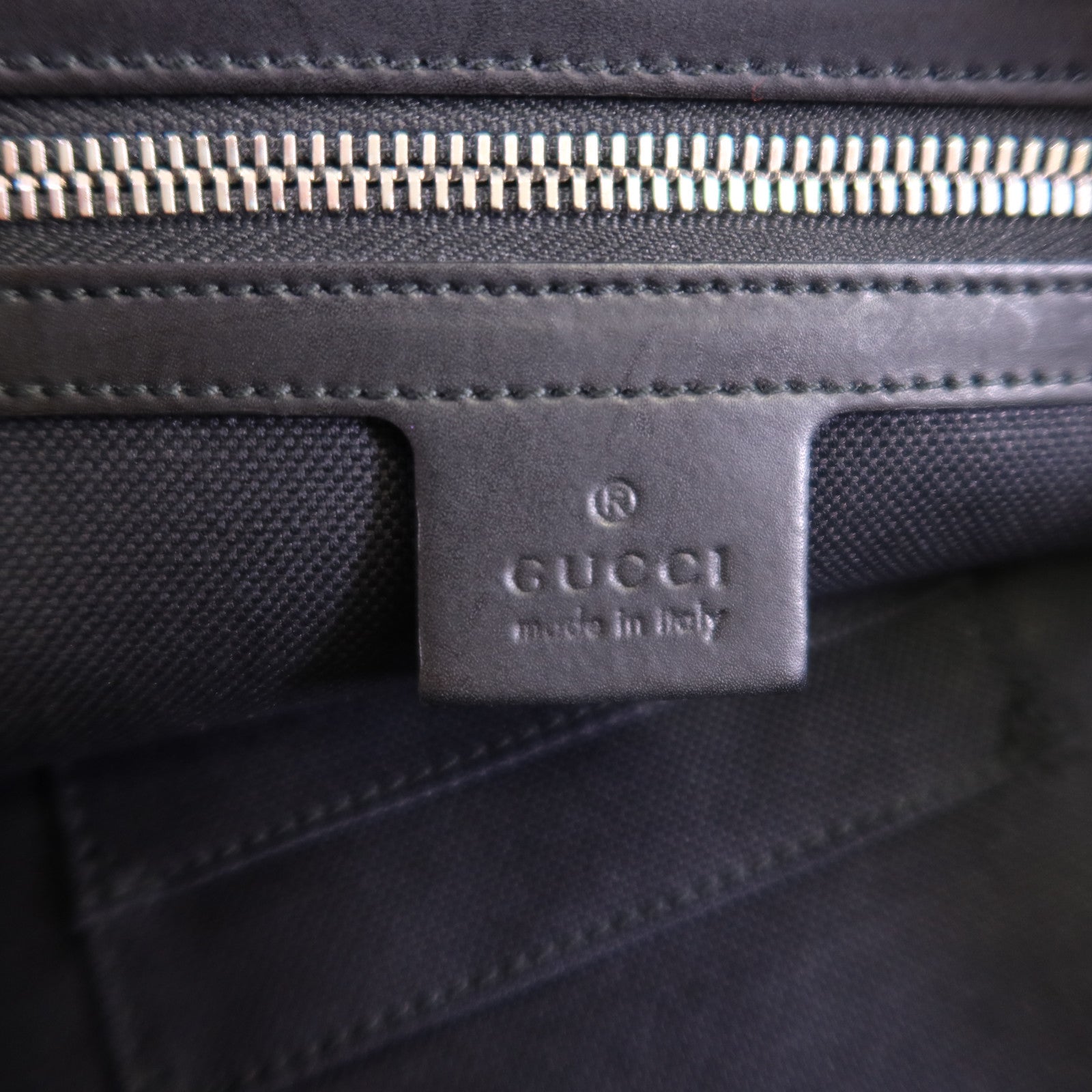 GUCCI 【激減優惠】塗層帆布GG Supreme銀扣肩背袋