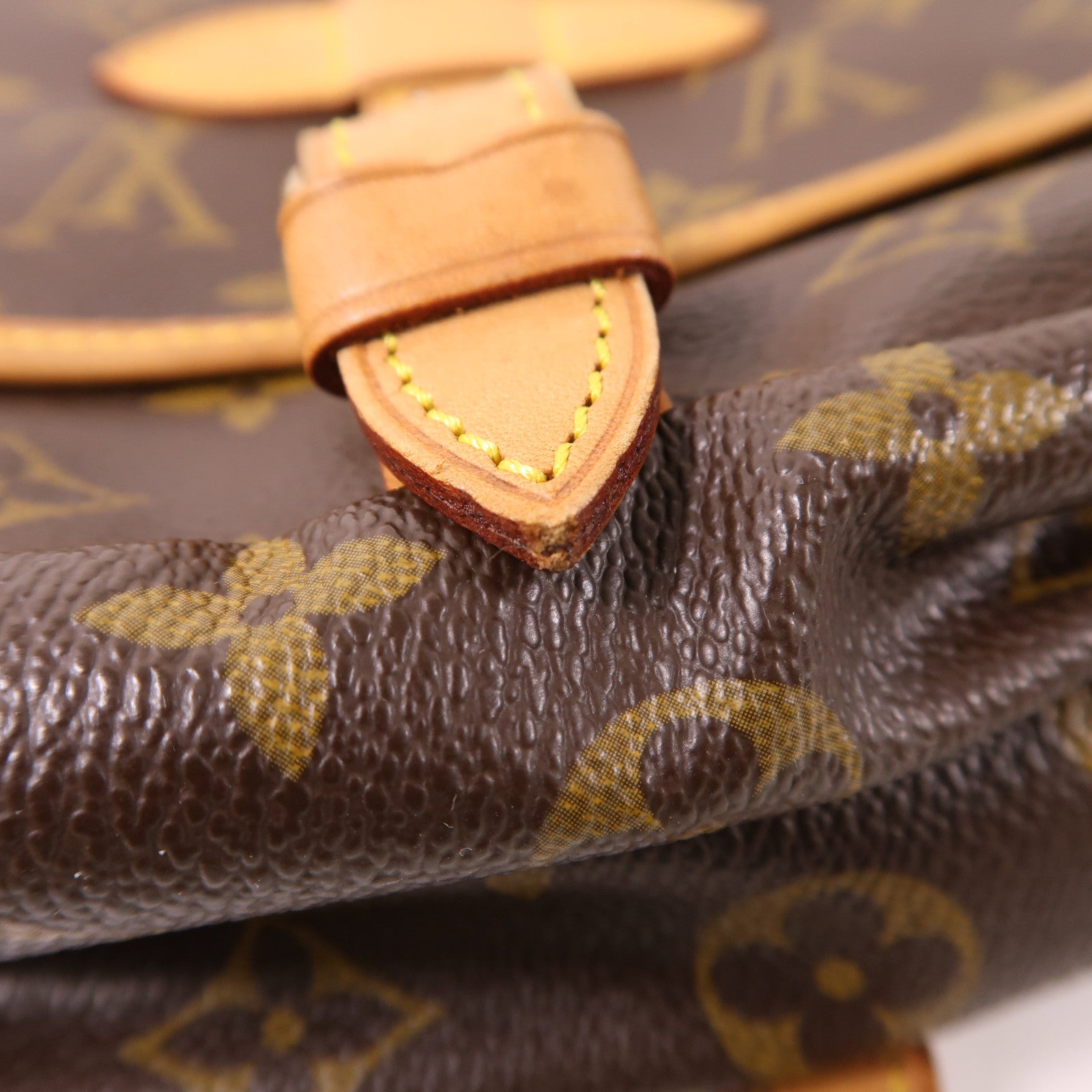 LOUIS VUITTON Monogram Saumur 30金扣肩背袋