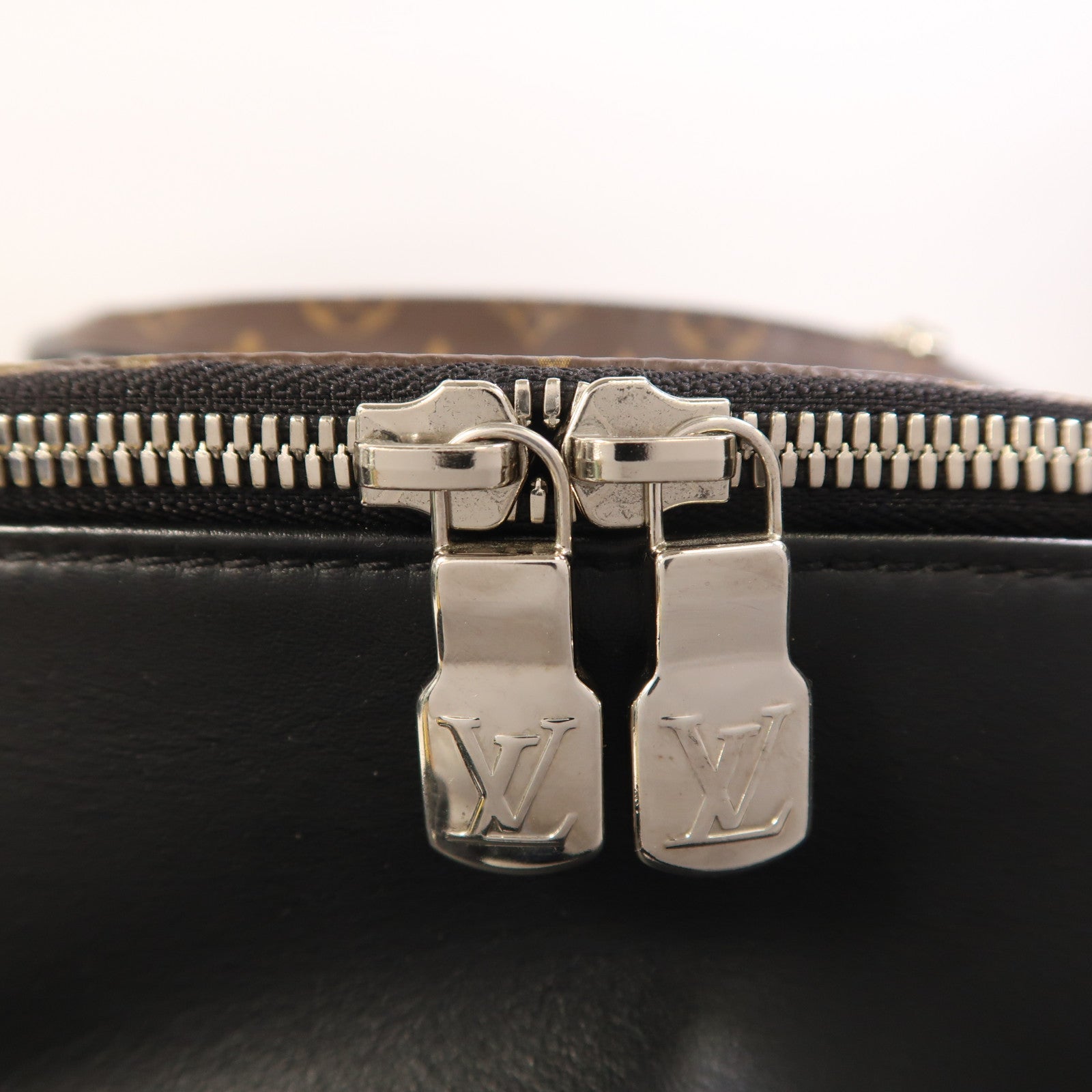LOUIS VUITTON 【激減優惠】Monogram Josh Backpack銀扣背包