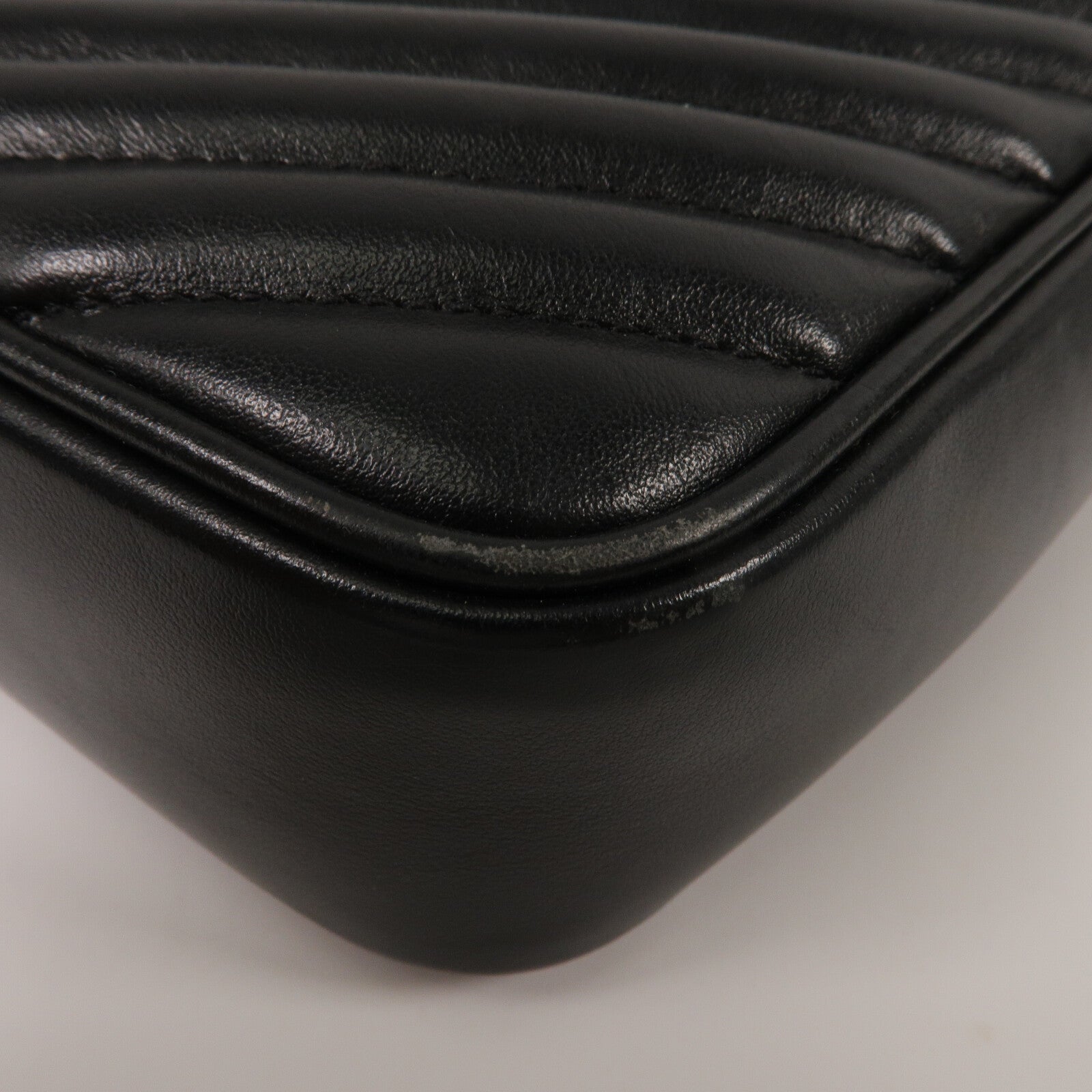 YVES SAINT LAURENT 牛皮皮革Lou Camera Bag肩背袋
