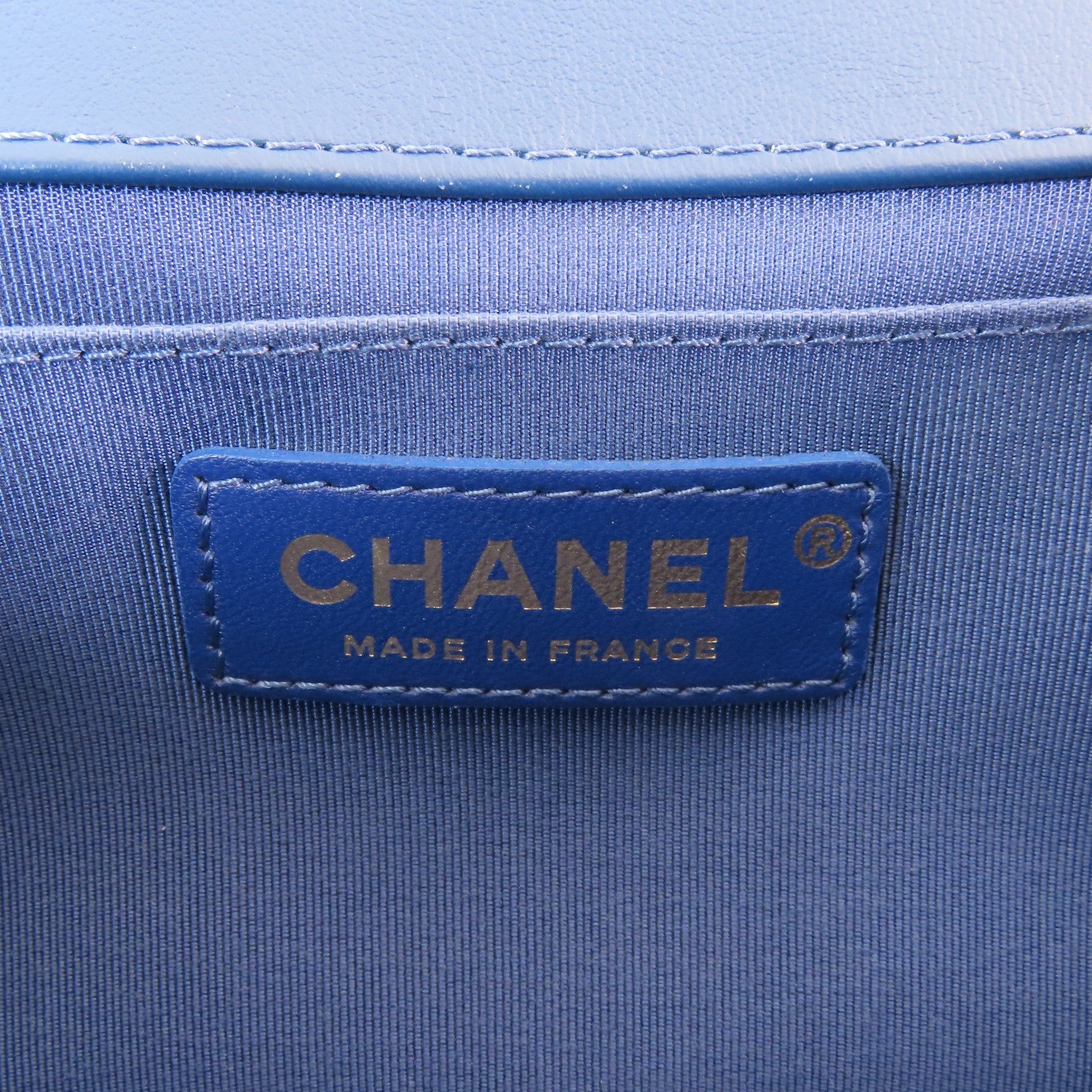 CHANEL 羊皮皮革Boy 25 With Handel金扣鏈帶肩背袋