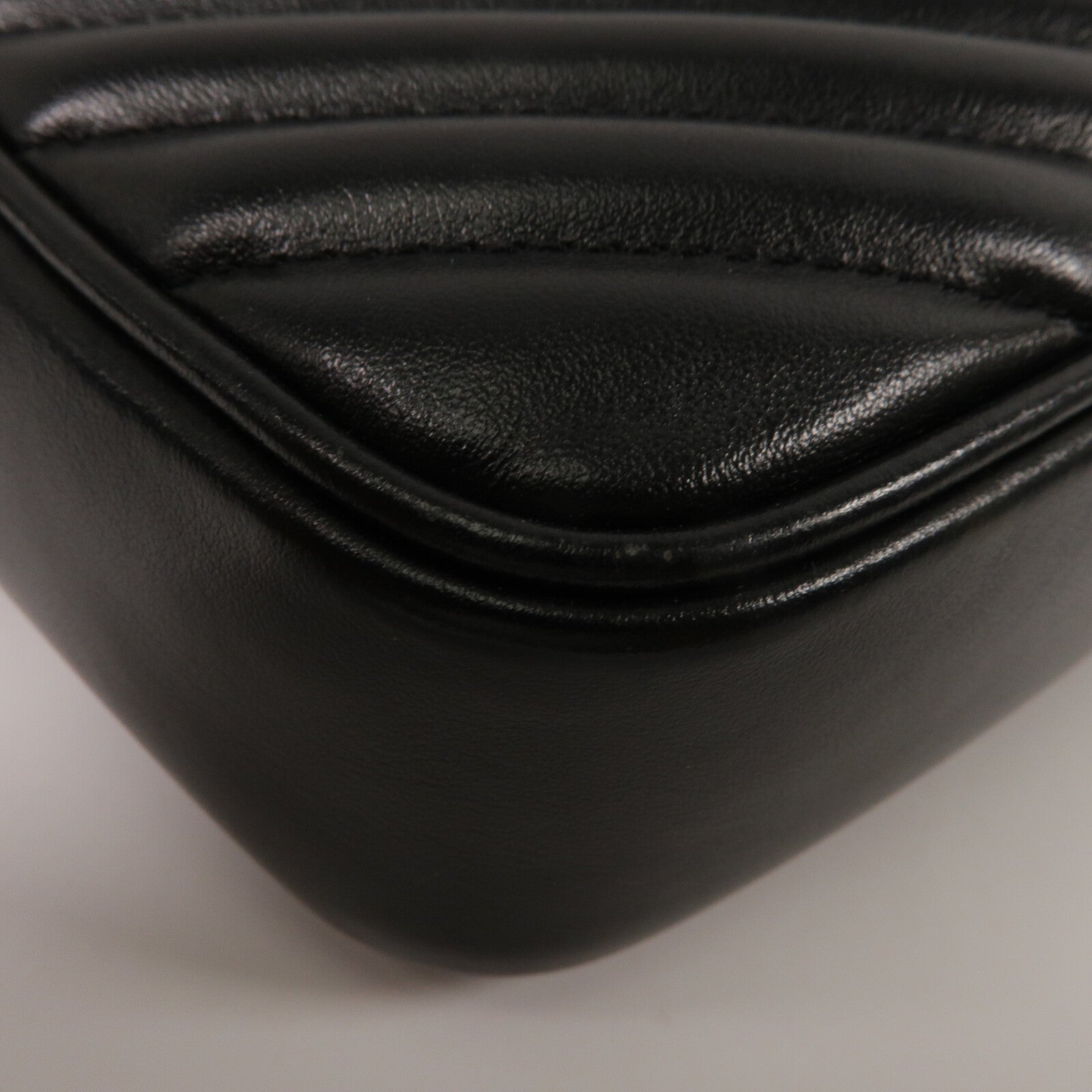 YVES SAINT LAURENT 牛皮皮革Lou Camera Bag肩背袋