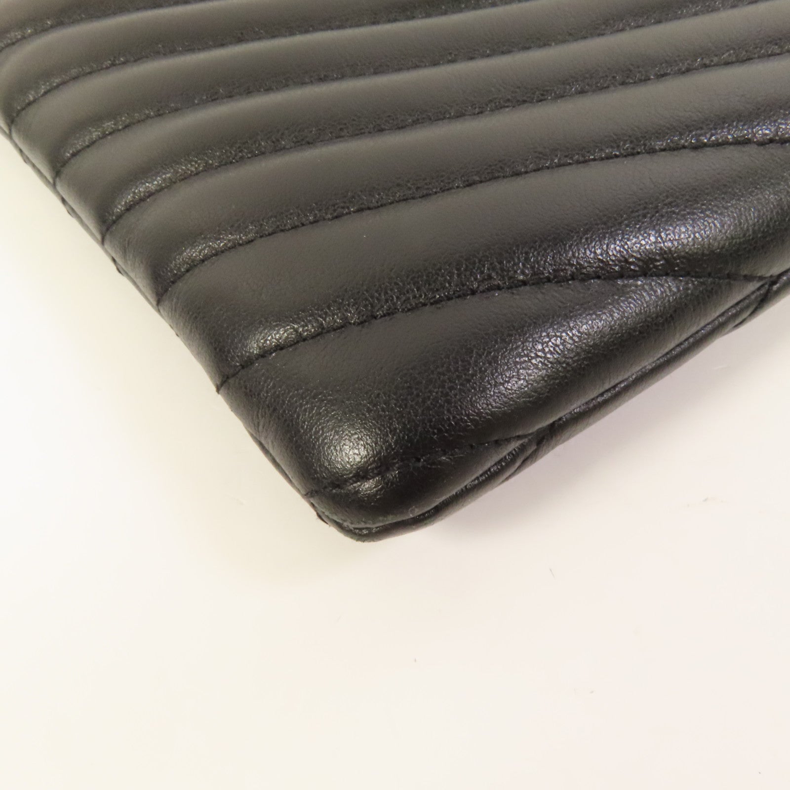 YVES SAINT LAURENT 牛皮皮革Matelasse銀扣手拿包