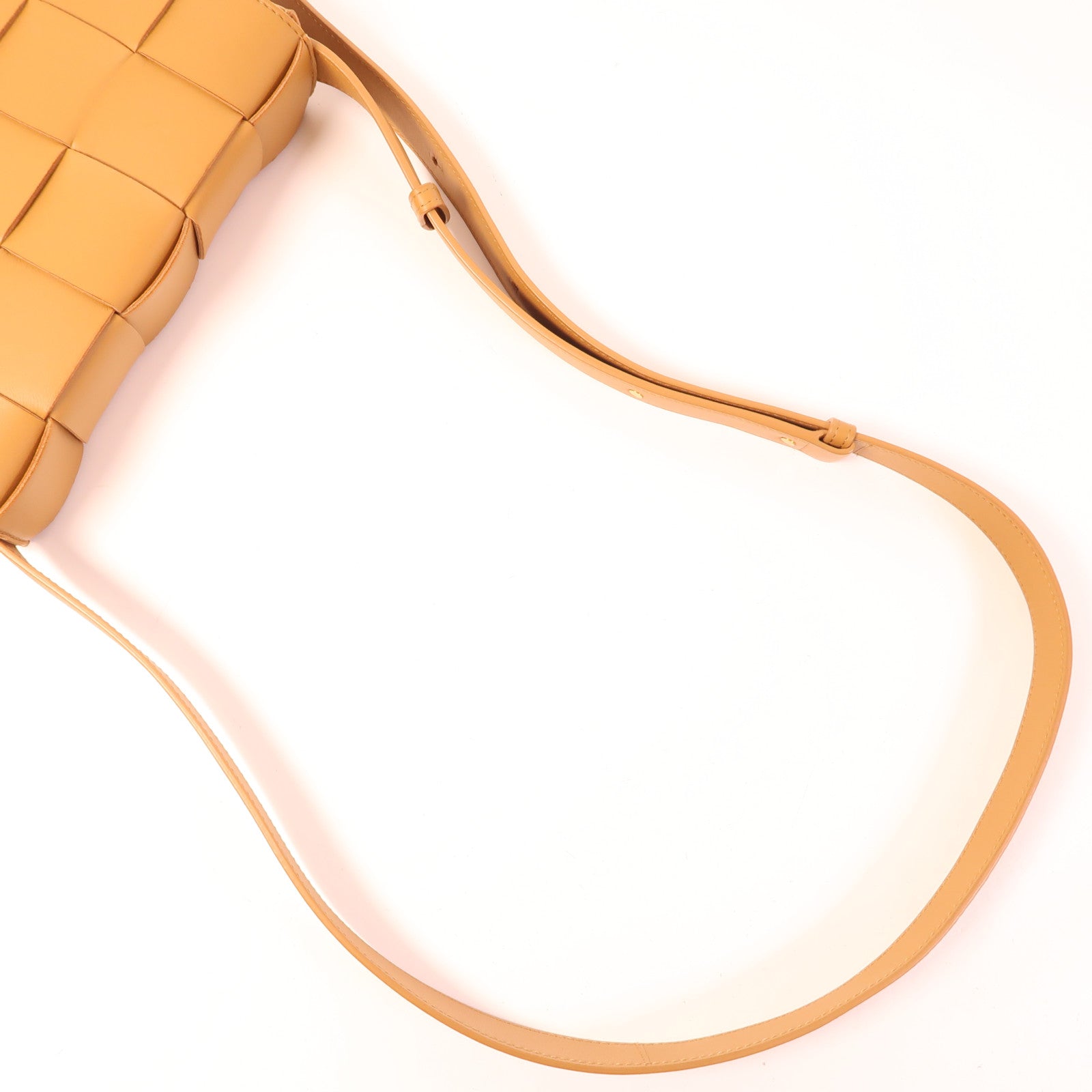 BOTTEGA VENETA 羊皮皮革Cassette金扣肩背袋