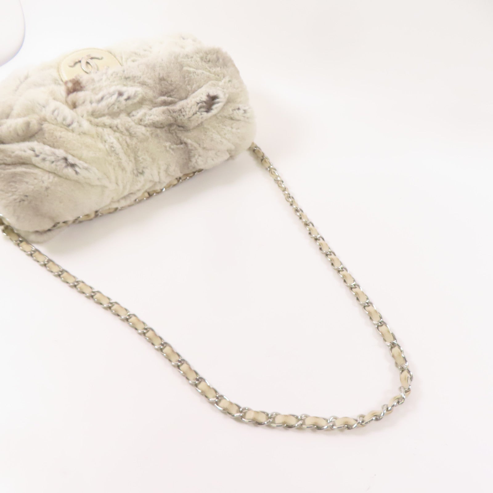 CHANEL 兔毛Chain Shoulder Bag銀扣鏈帶肩背袋白色/灰色