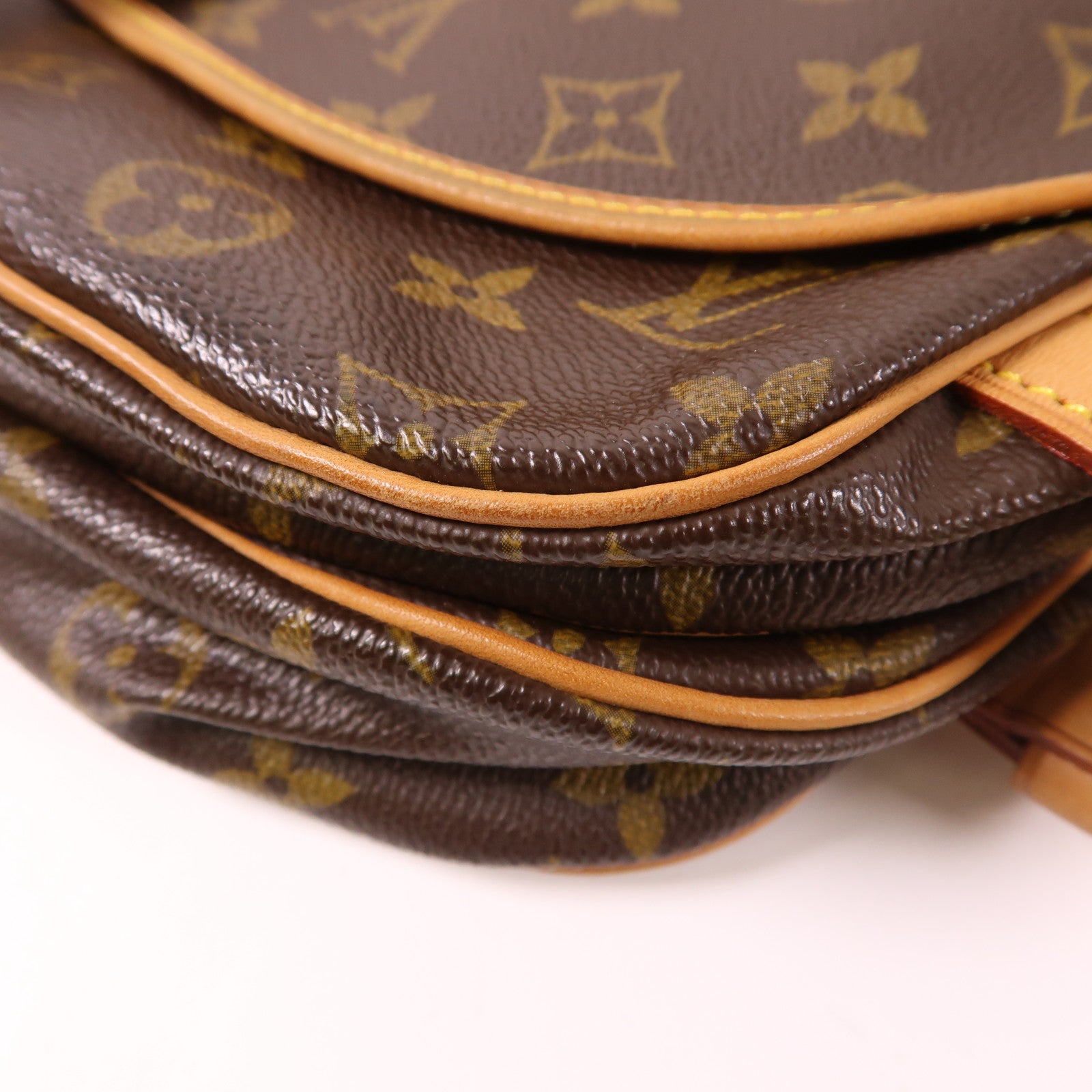 LOUIS VUITTON Monogram Saumur 30金扣肩背袋