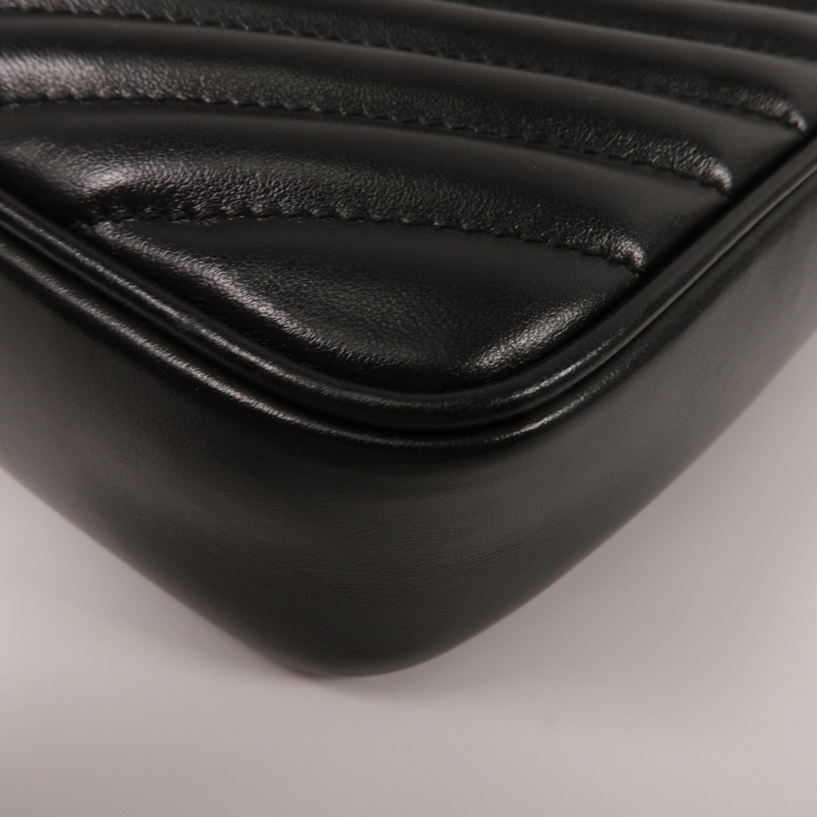 YVES SAINT LAURENT 牛皮皮革Lou Camera Bag肩背袋