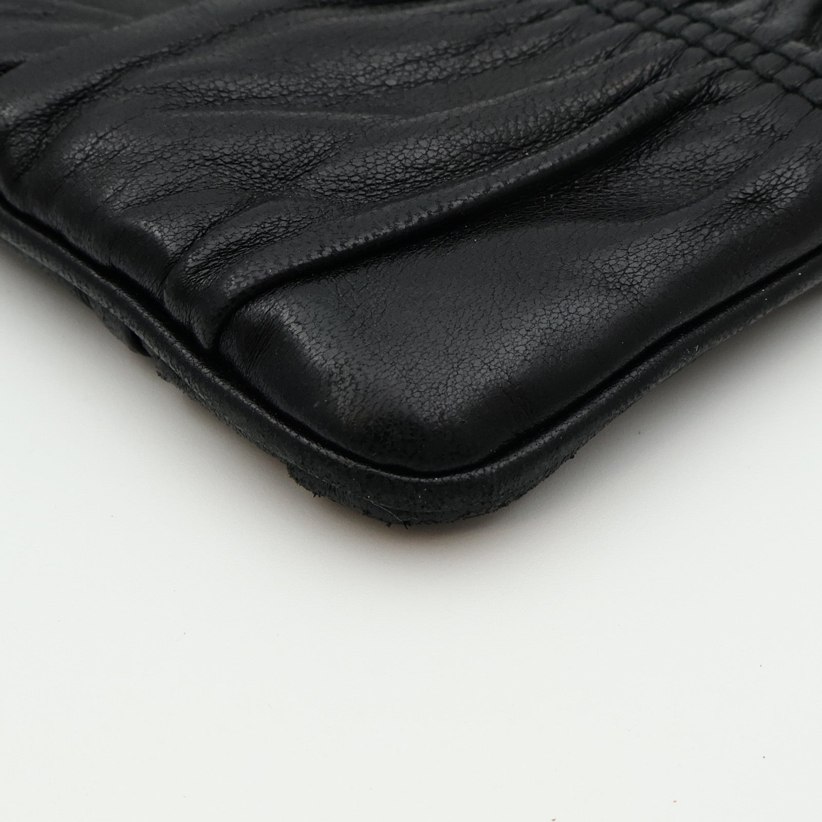 PRADA 羊皮皮革Pouch金扣手拿包