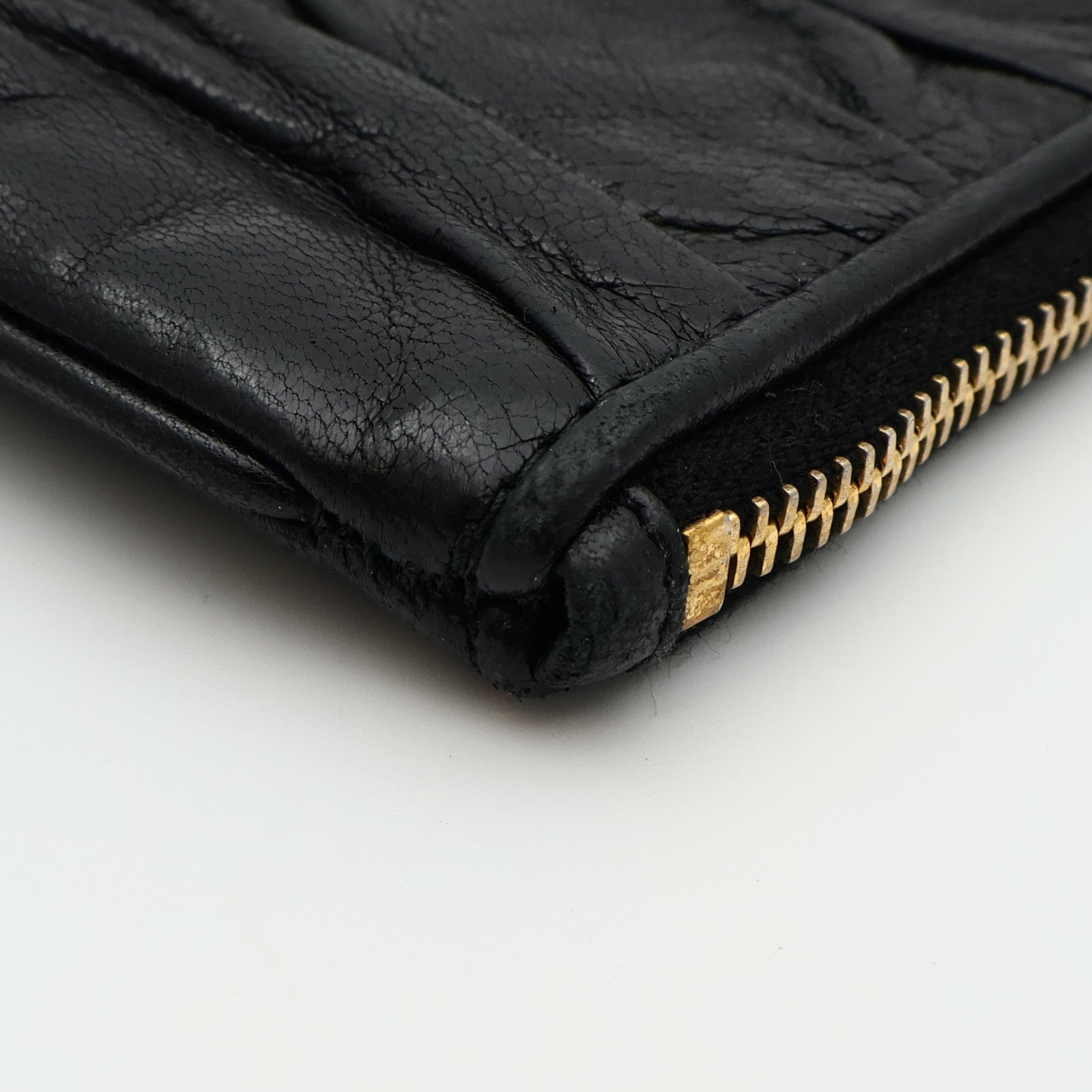 PRADA 羊皮皮革Pouch金扣手拿包