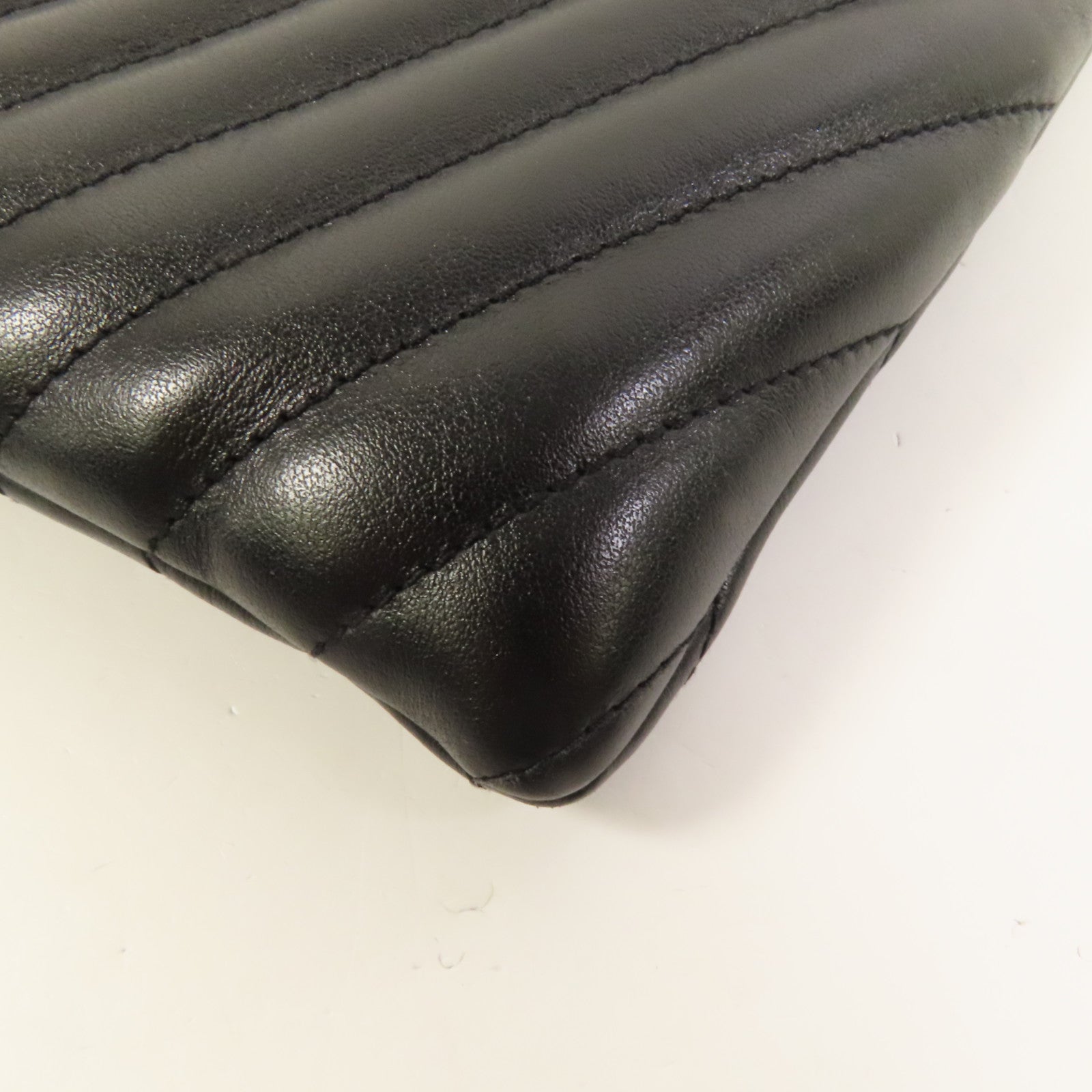 YVES SAINT LAURENT 牛皮皮革Matelasse銀扣手拿包