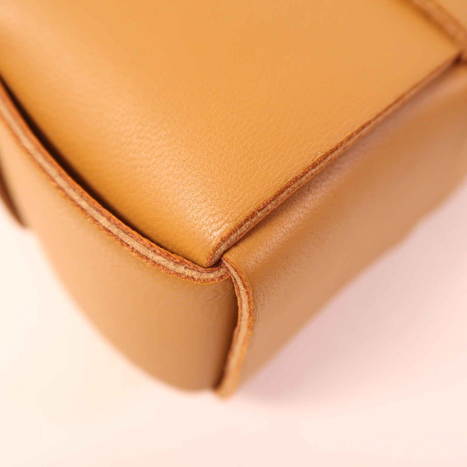 BOTTEGA VENETA 羊皮皮革Cassette金扣肩背袋