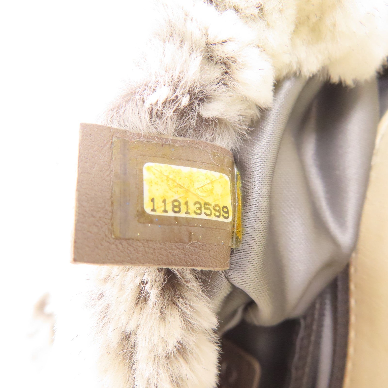 CHANEL 兔毛Chain Shoulder Bag銀扣鏈帶肩背袋白色/灰色