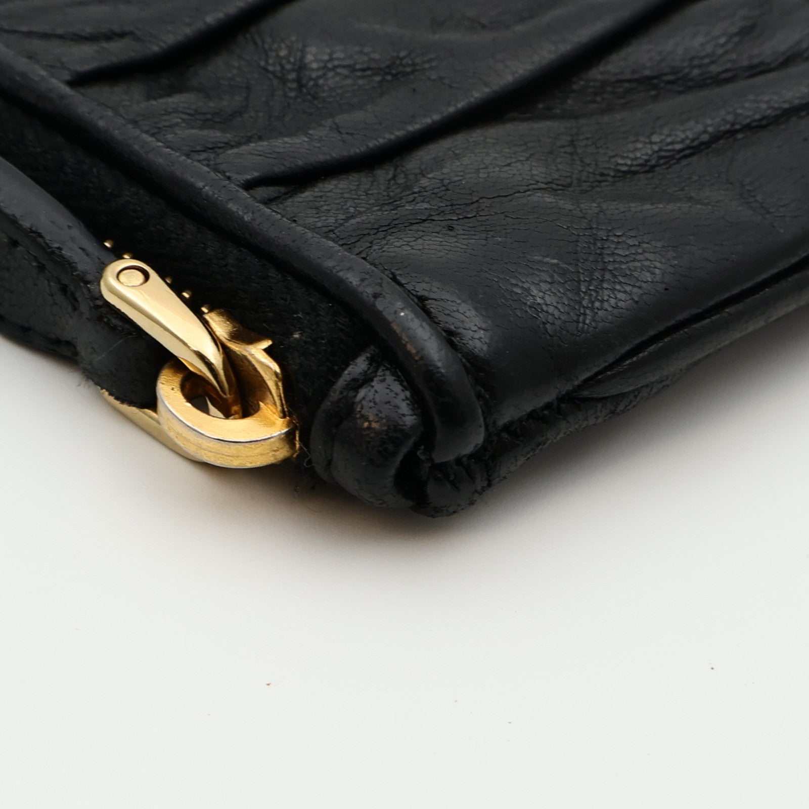 PRADA 羊皮皮革Pouch金扣手拿包