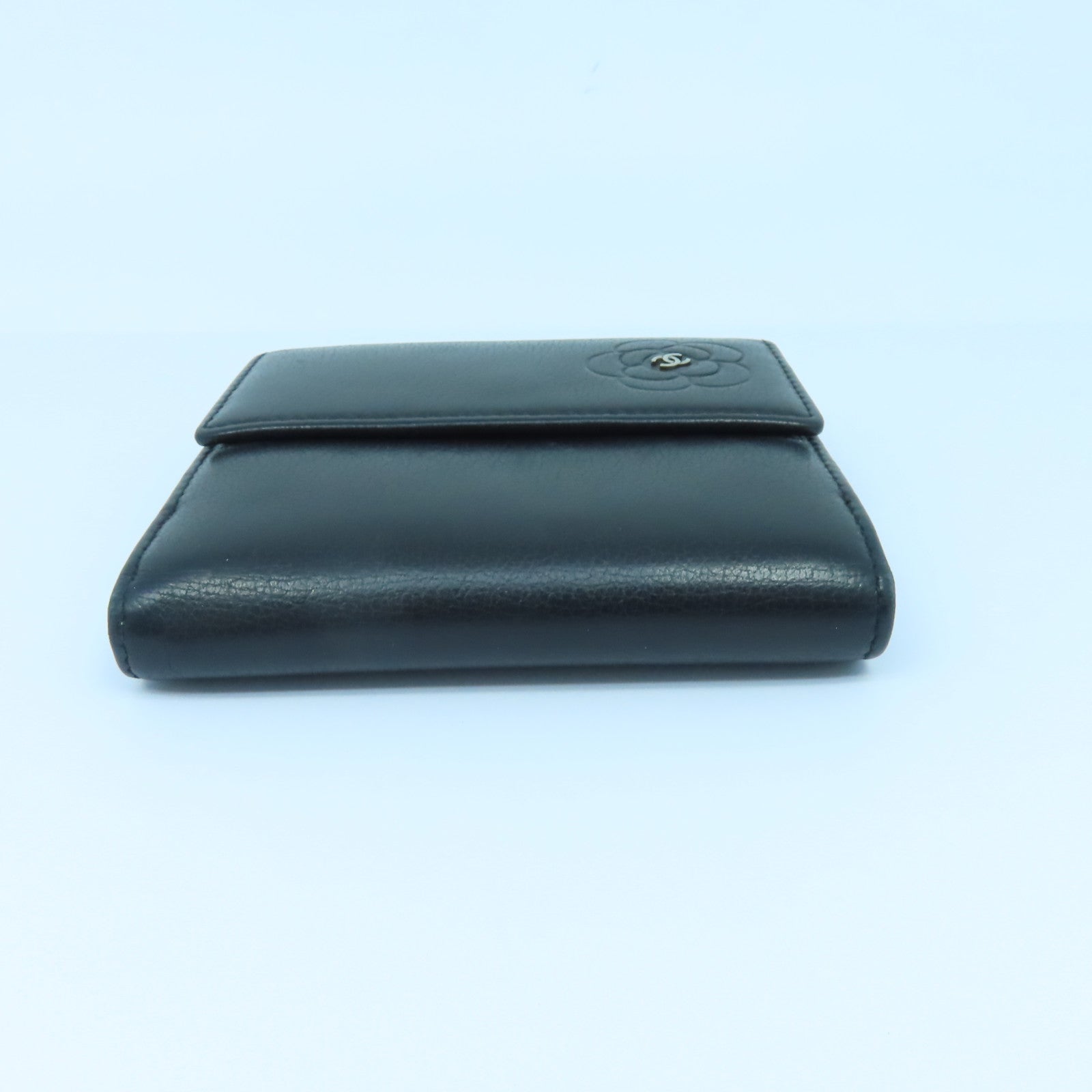 CHANEL 【清倉大減價】羊皮皮革Camellia Wallet銀扣錢包黑色