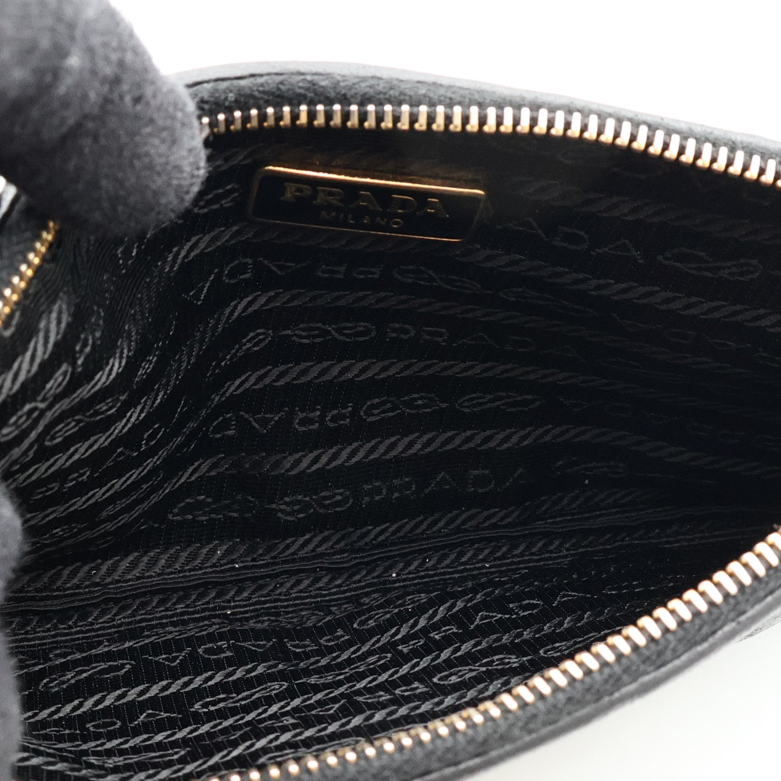 PRADA 羊皮皮革Pouch金扣手拿包