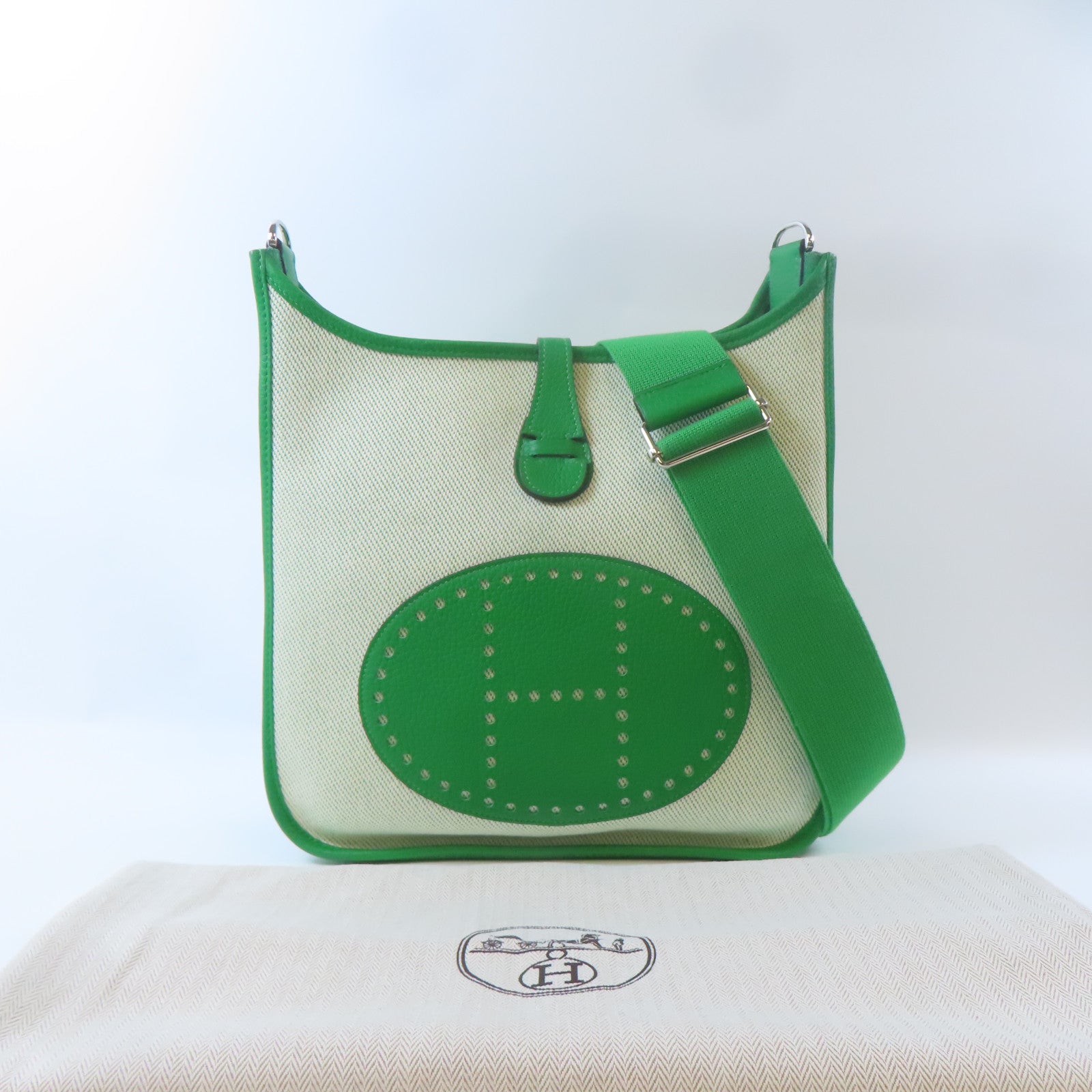 HERMES Clemence皮革/帆布Evelyne PM銀扣肩背袋Bambou/竹子綠色/米白色