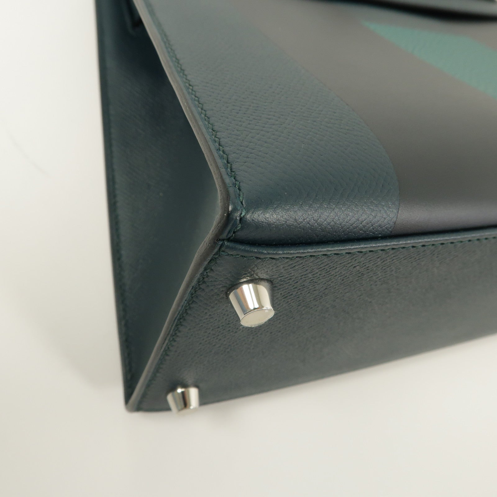 HERMES Epsom皮革/Clemence皮革Kelly 28手挽肩背兩用袋Vert Cypres/Bleu Obscur/Malachite