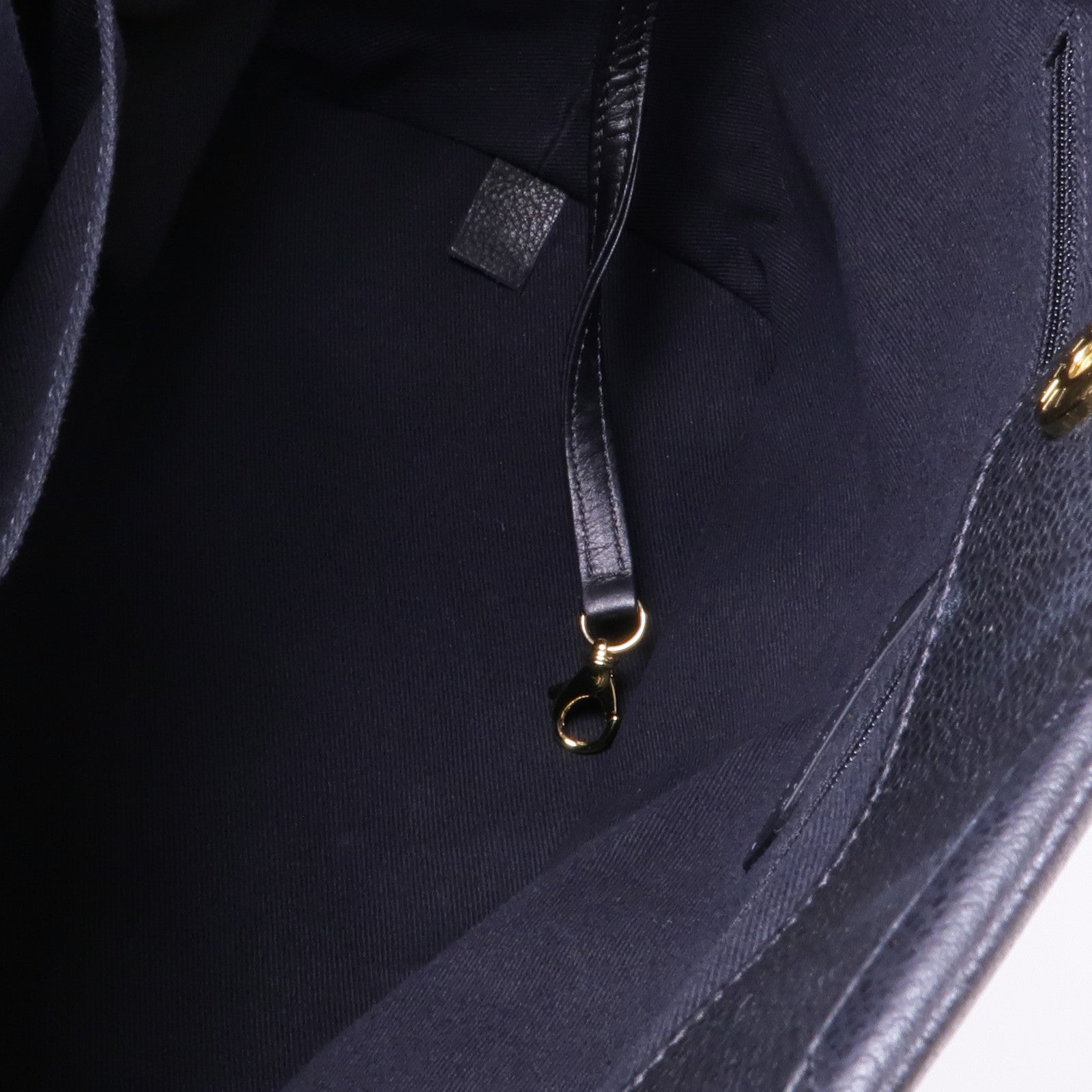 CHANEL 牛皮皮革Shoulder Bag金扣肩背袋
