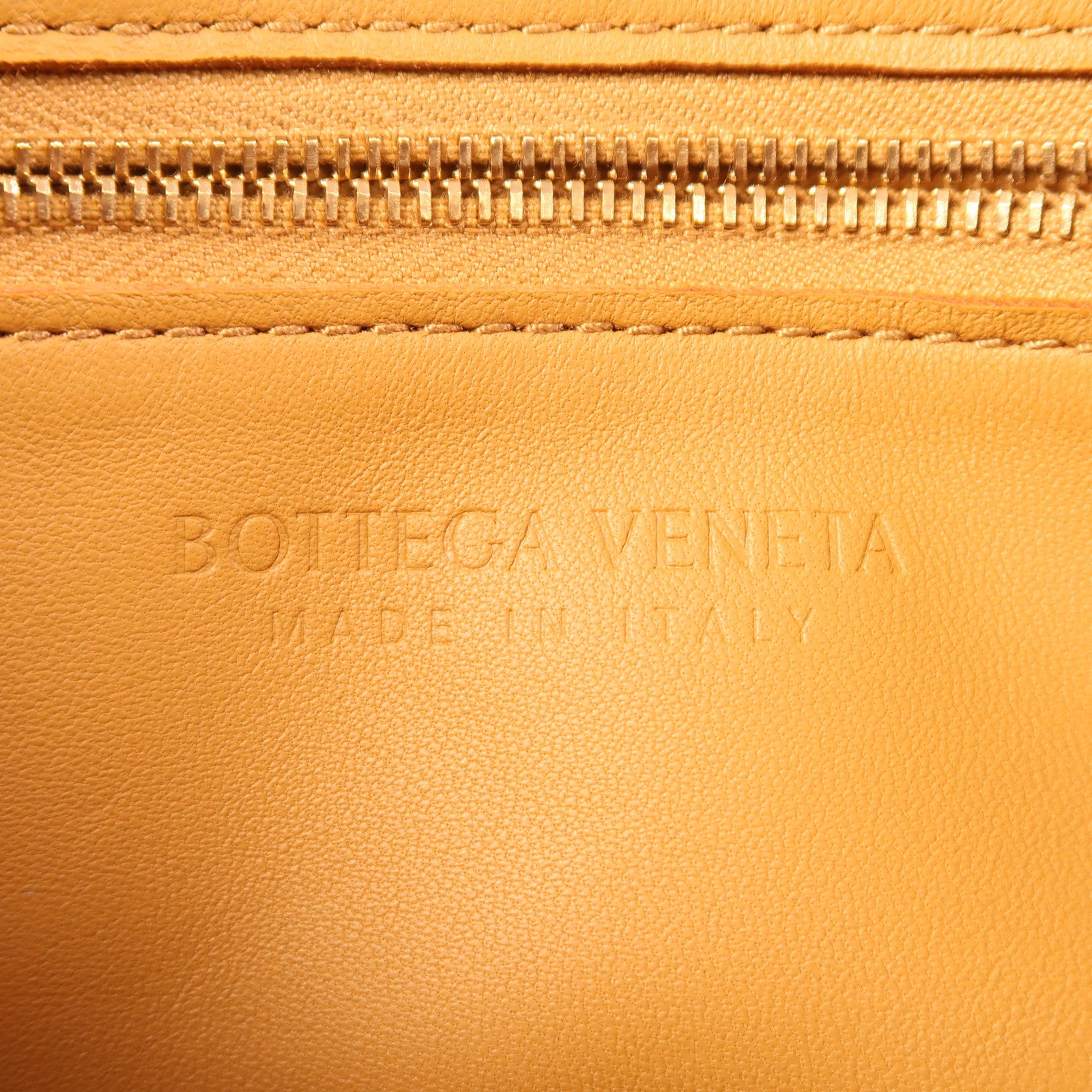 BOTTEGA VENETA 羊皮皮革Cassette金扣肩背袋