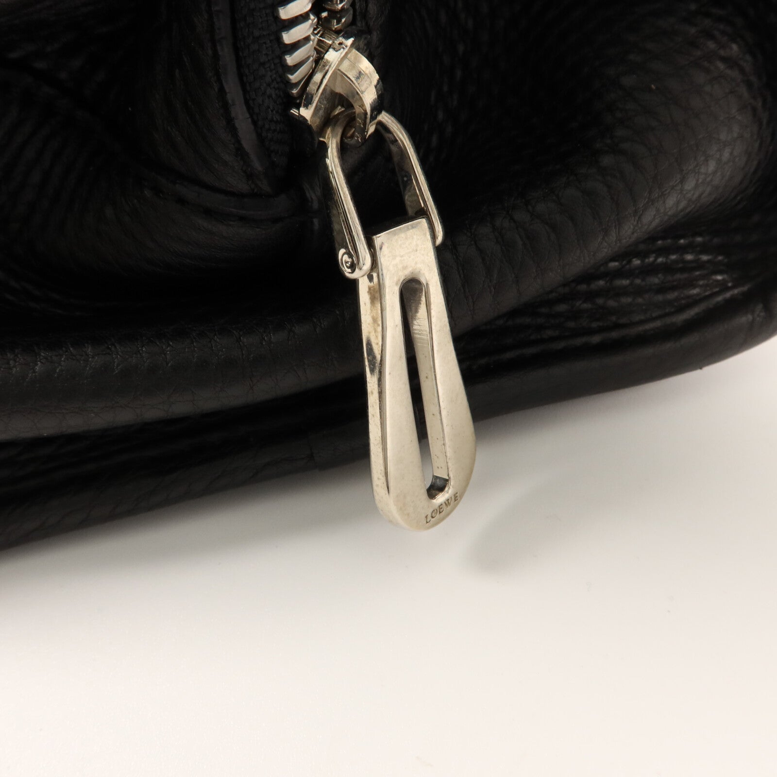 LOEWE 牛皮皮革Amazona 36手挽袋